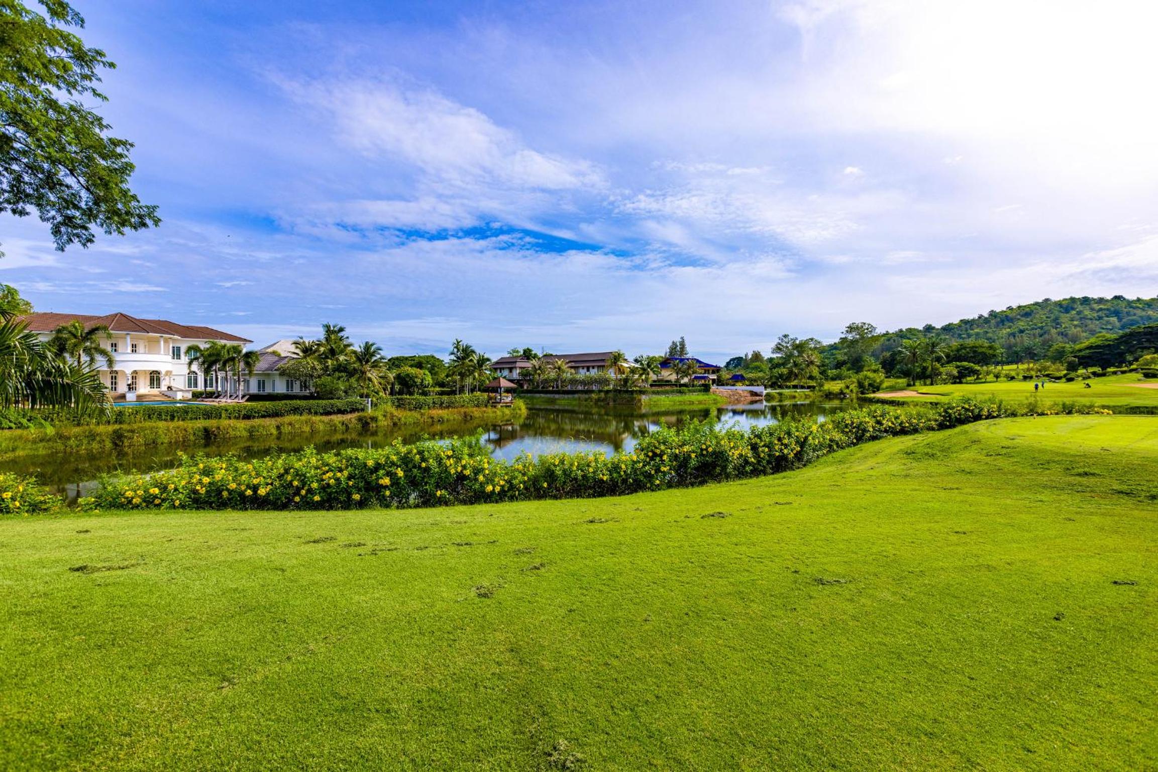 Villa with Private Pool - Photo 51