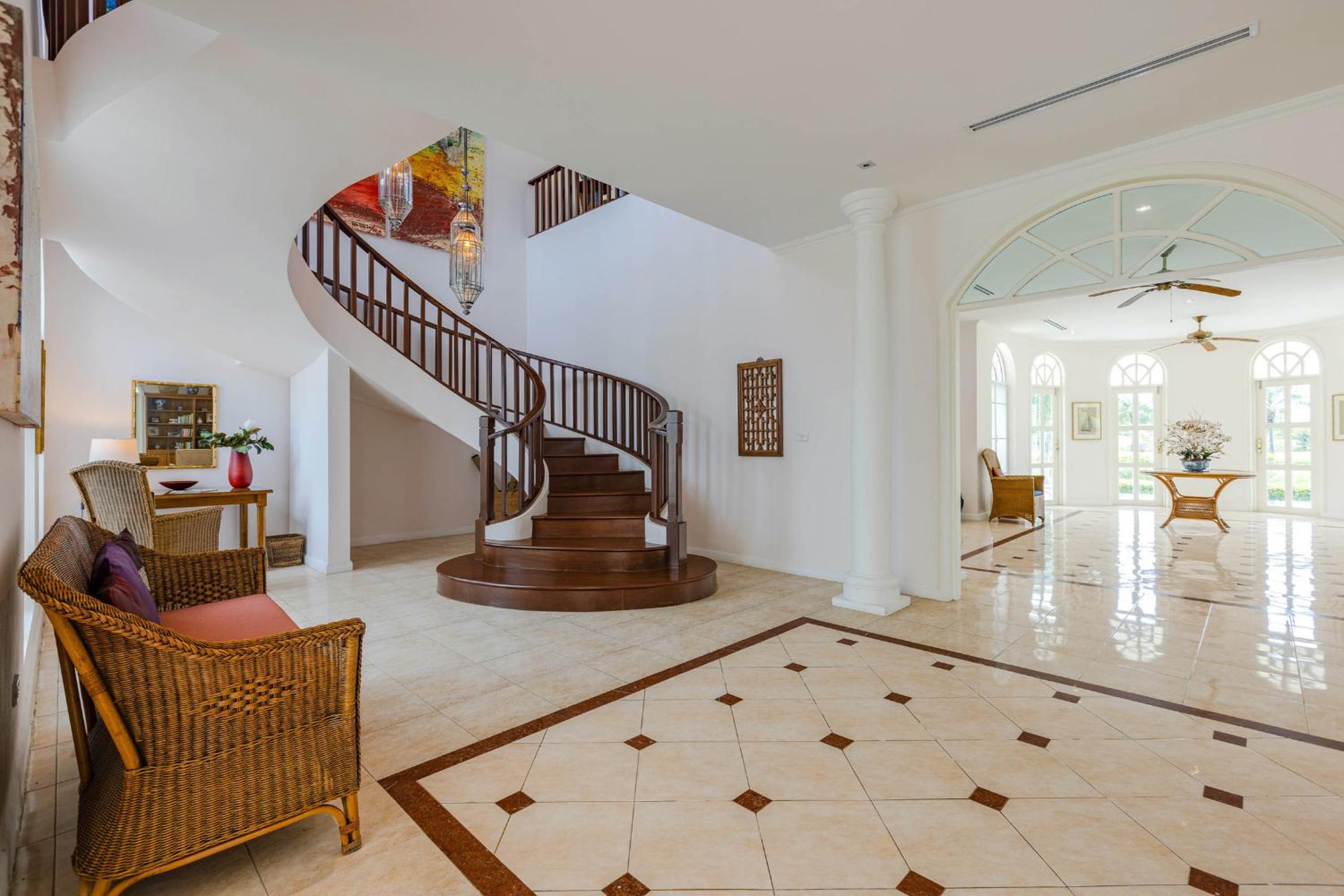 Villa with Private Pool - Photo 49