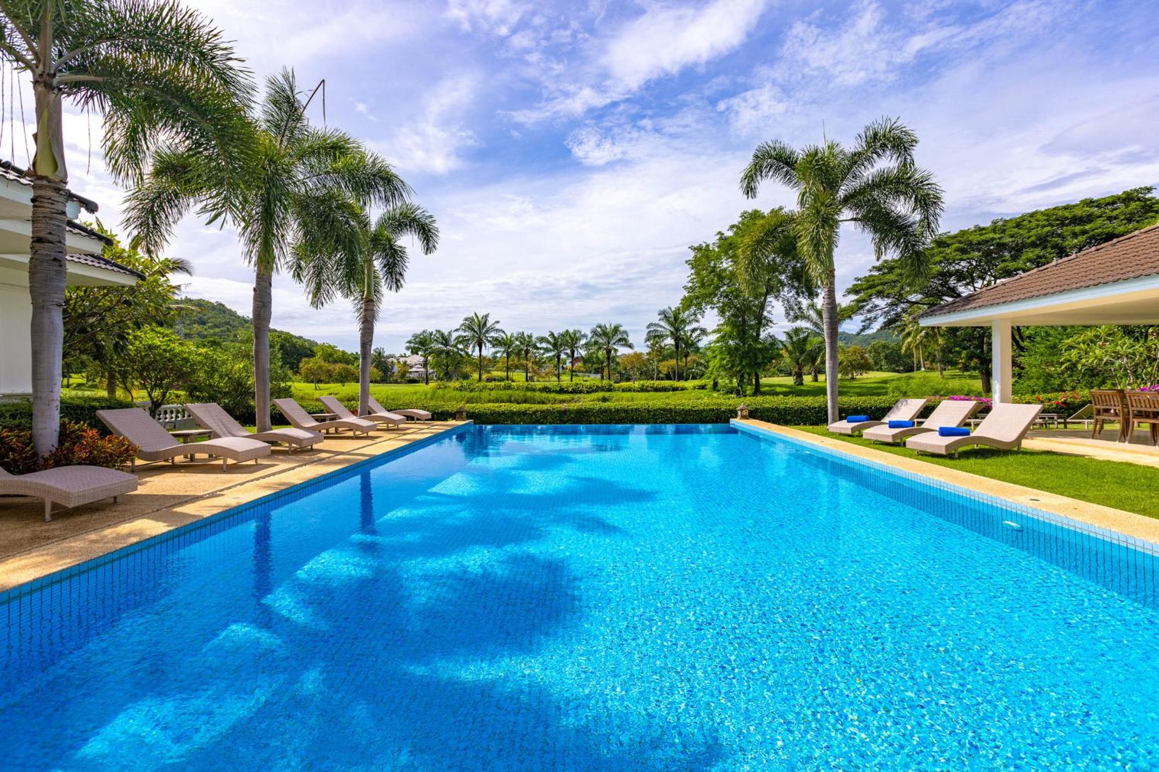Villa with Private Pool - Photo 48