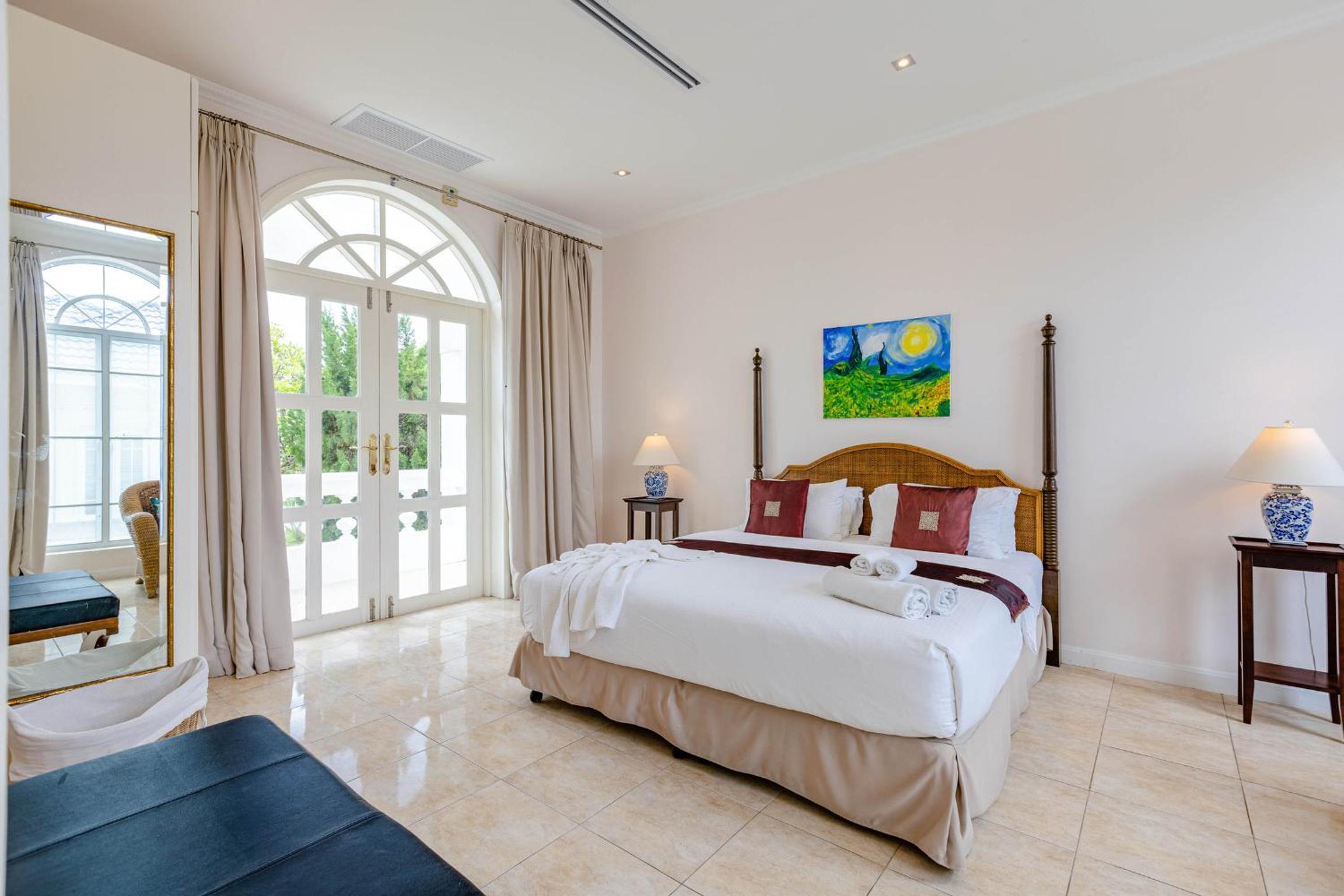Villa with Private Pool - Photo 42
