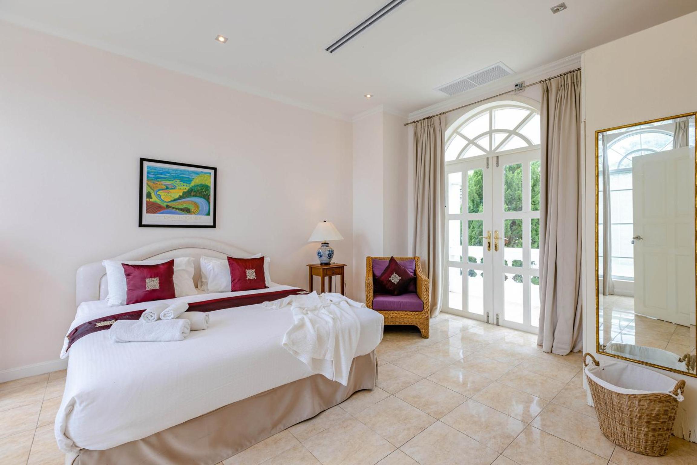 Villa with Private Pool - Photo 40