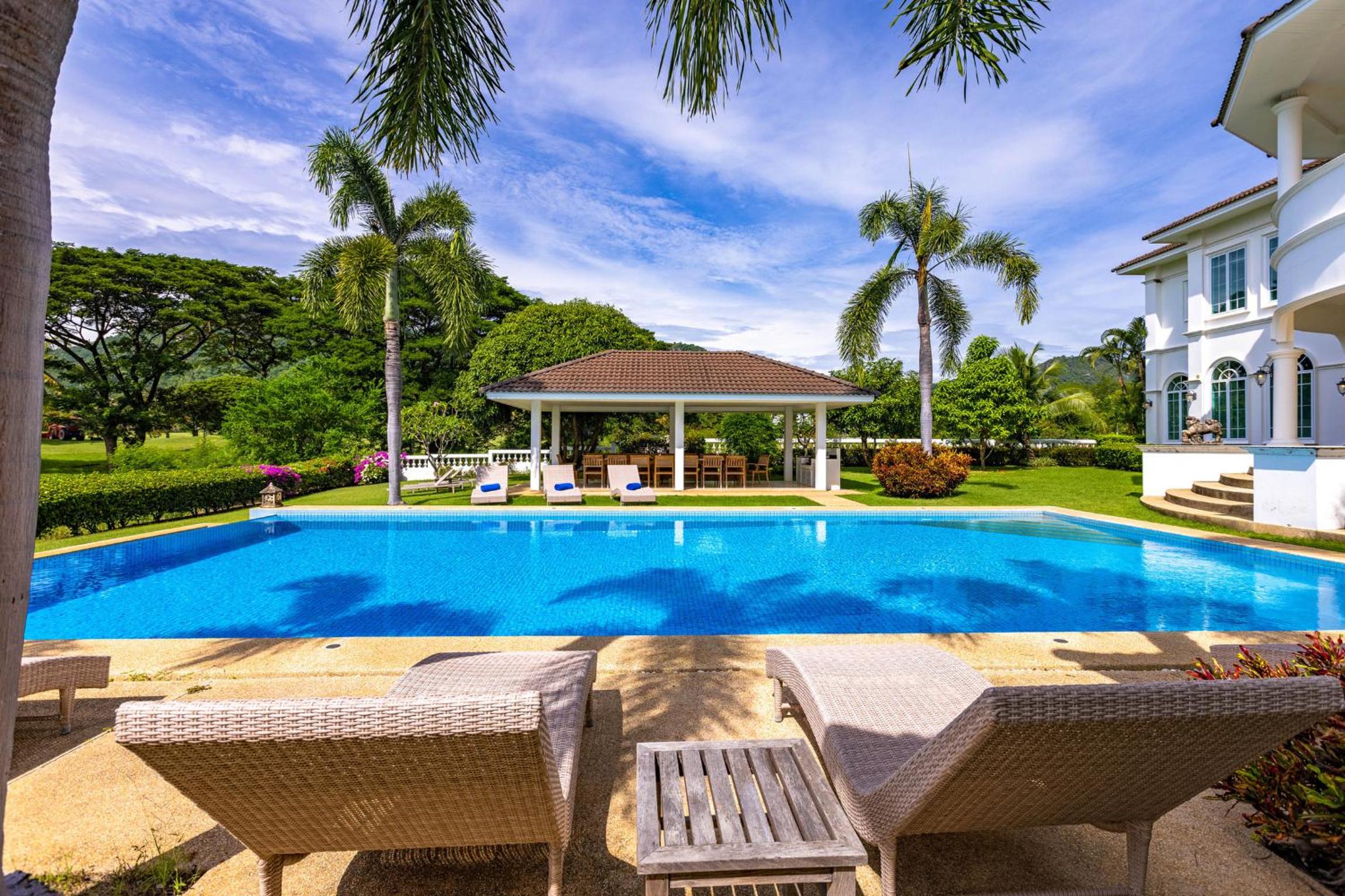 Villa with Private Pool - Photo 37