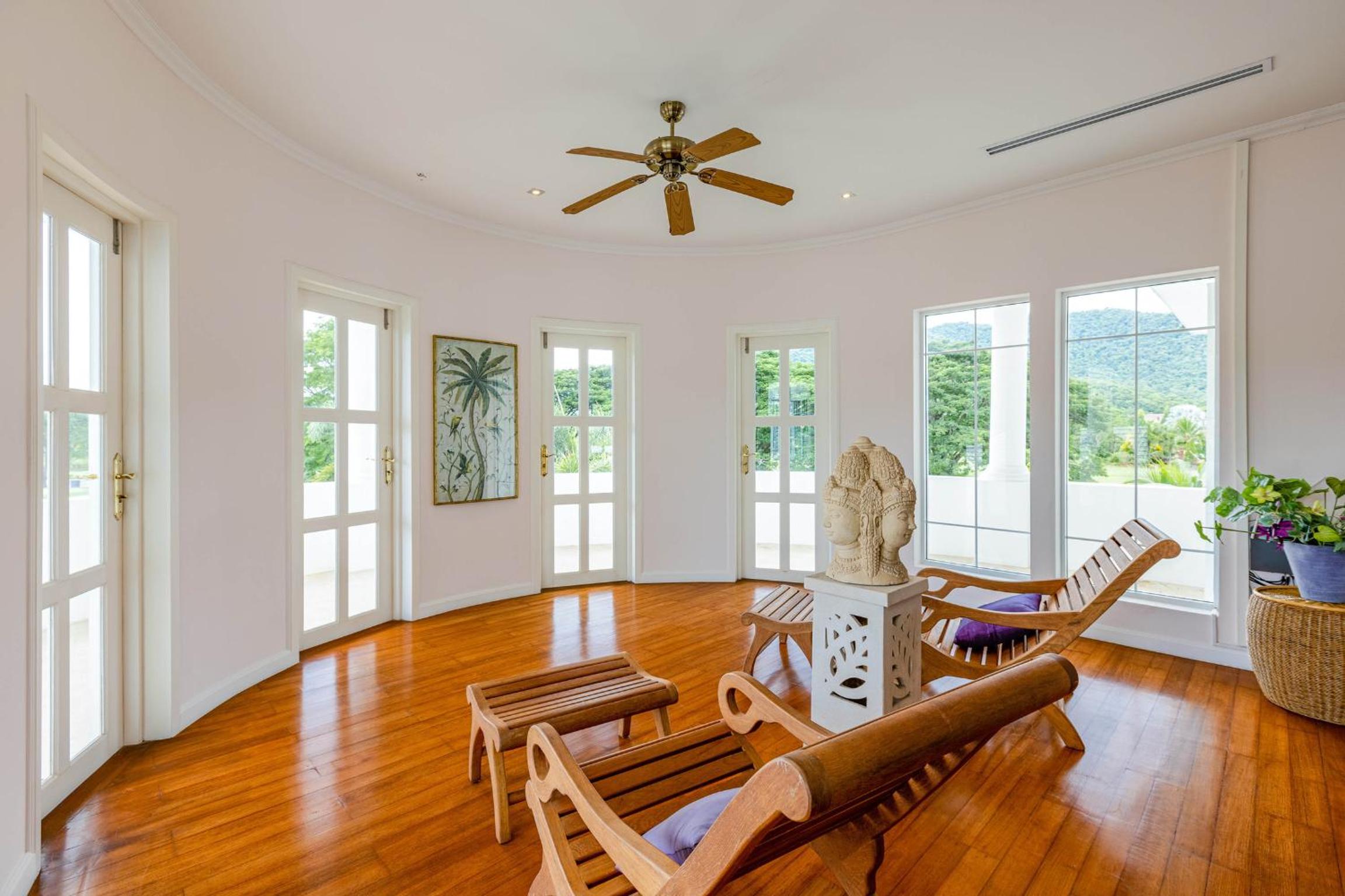 Villa with Private Pool - Photo 28