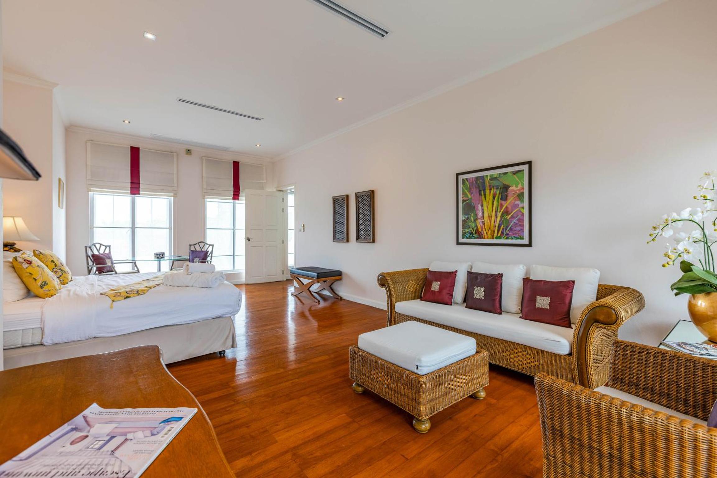 Villa with Private Pool - Photo 24