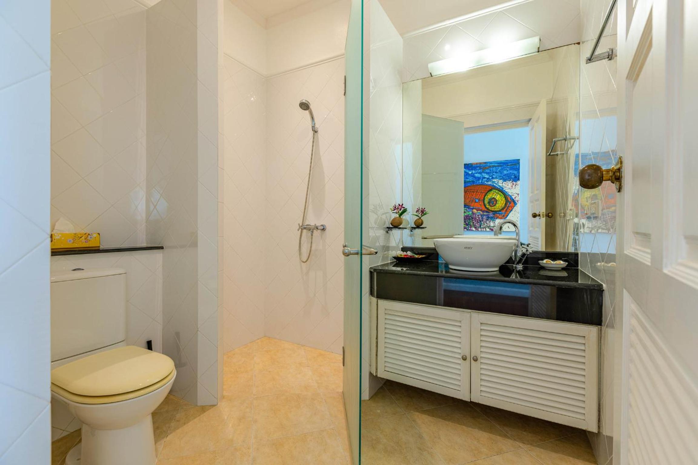Villa with Private Pool - Photo 18