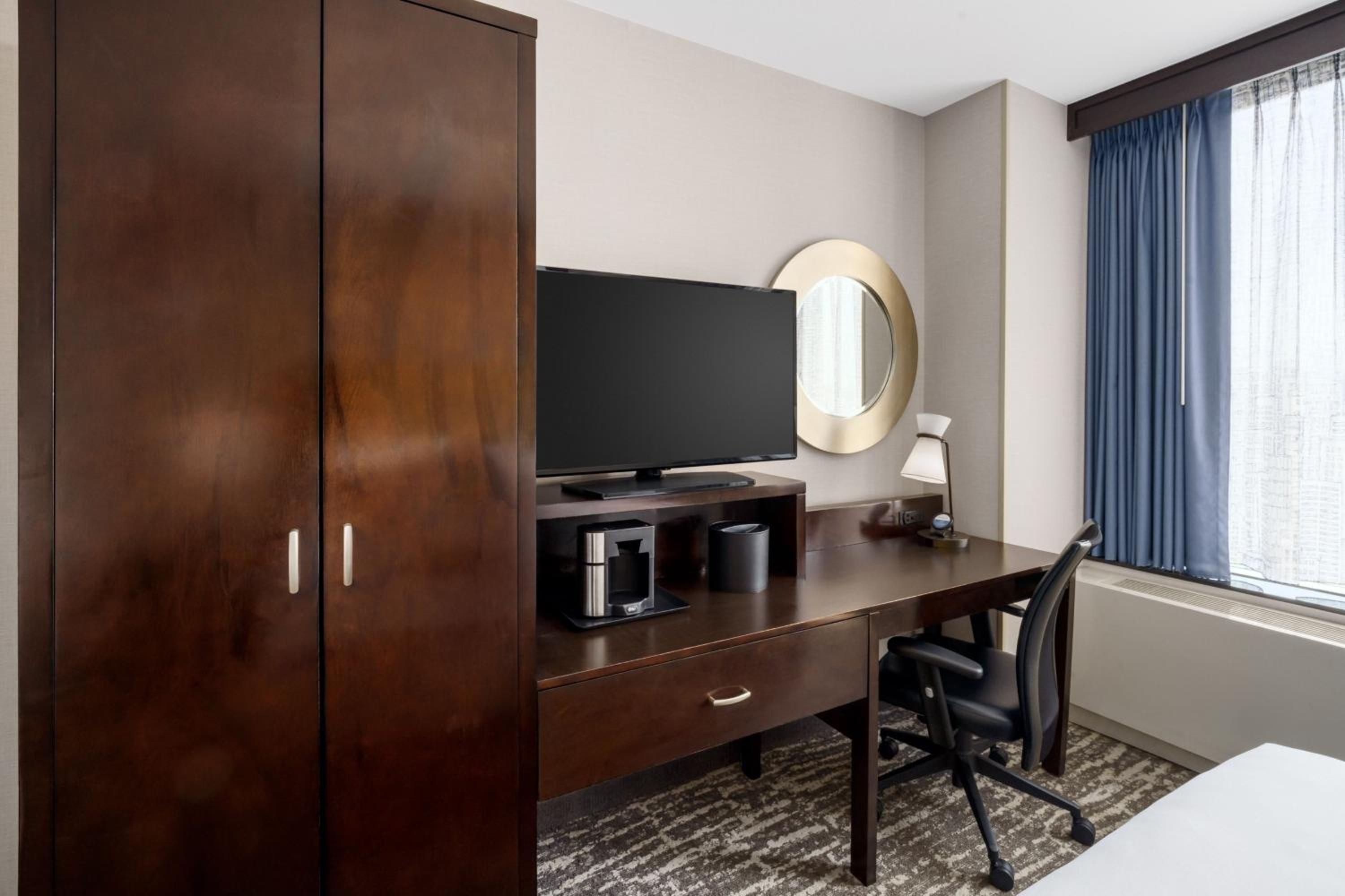 Room with Two King Beds, City View, Roll-In Shower and Transfer Shower - Mobility Access/Hearing Accessible