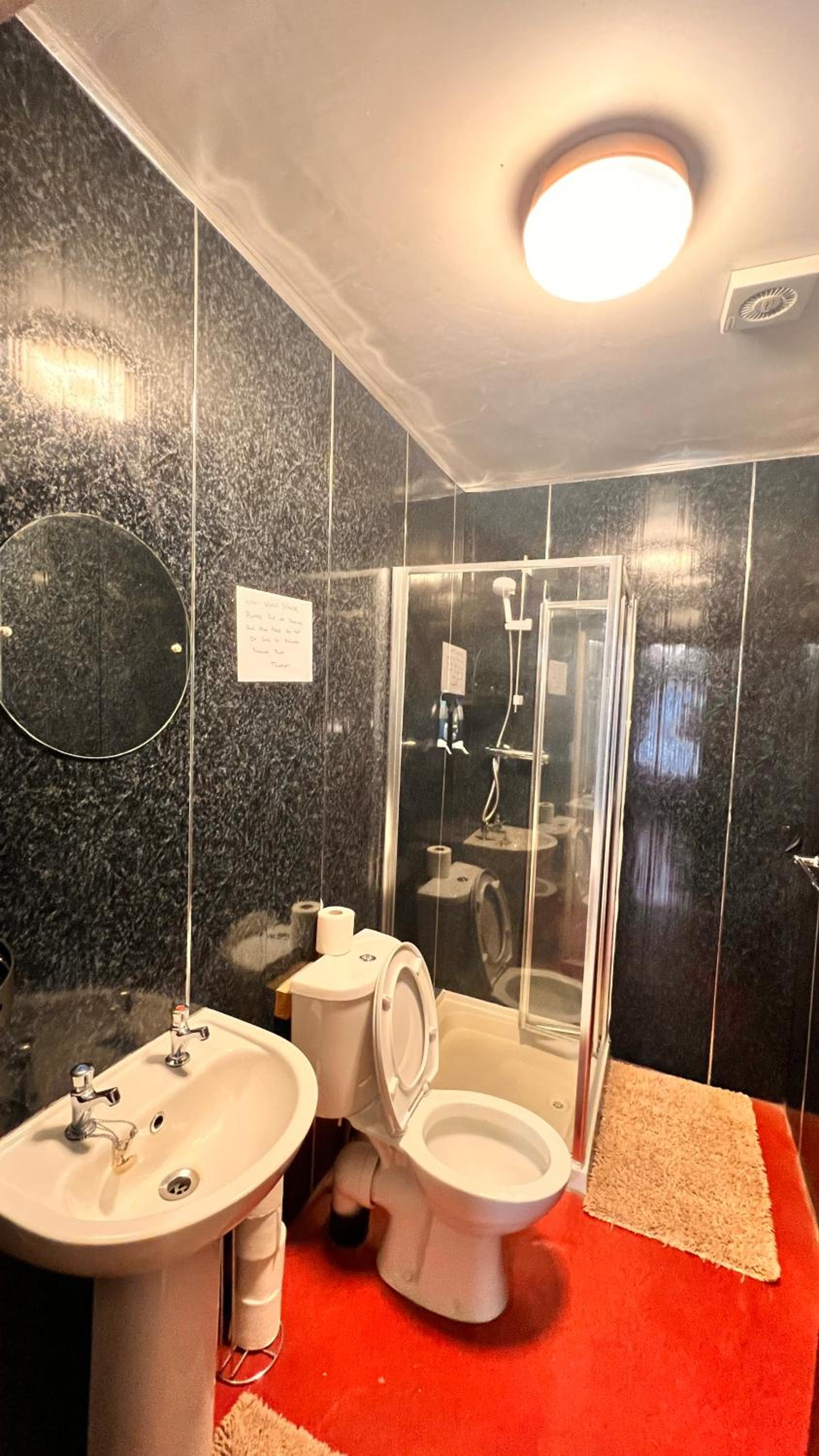 Double Room with Private Bathroom - Photo 4