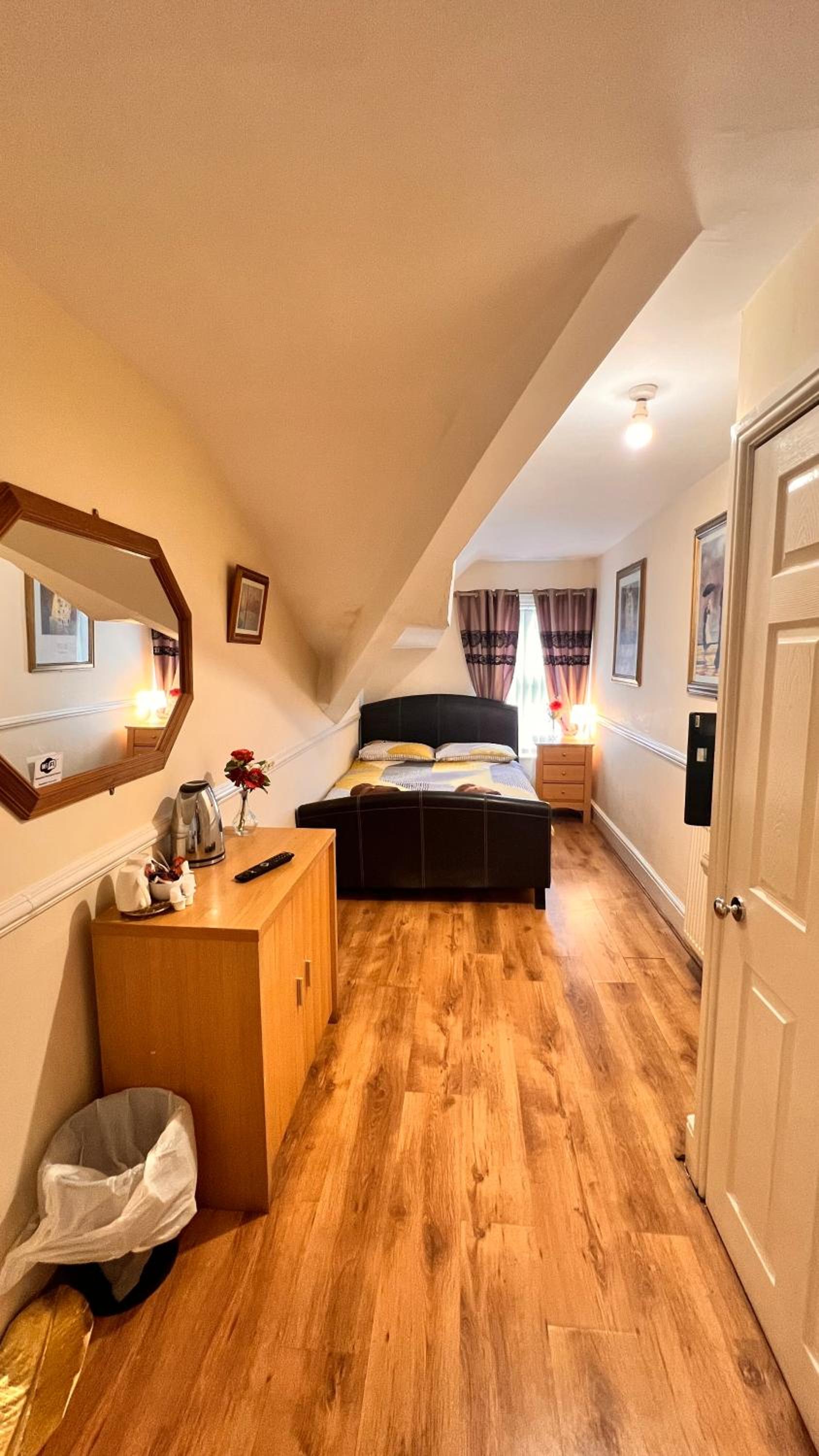 Double Room with Private Bathroom - Photo 1