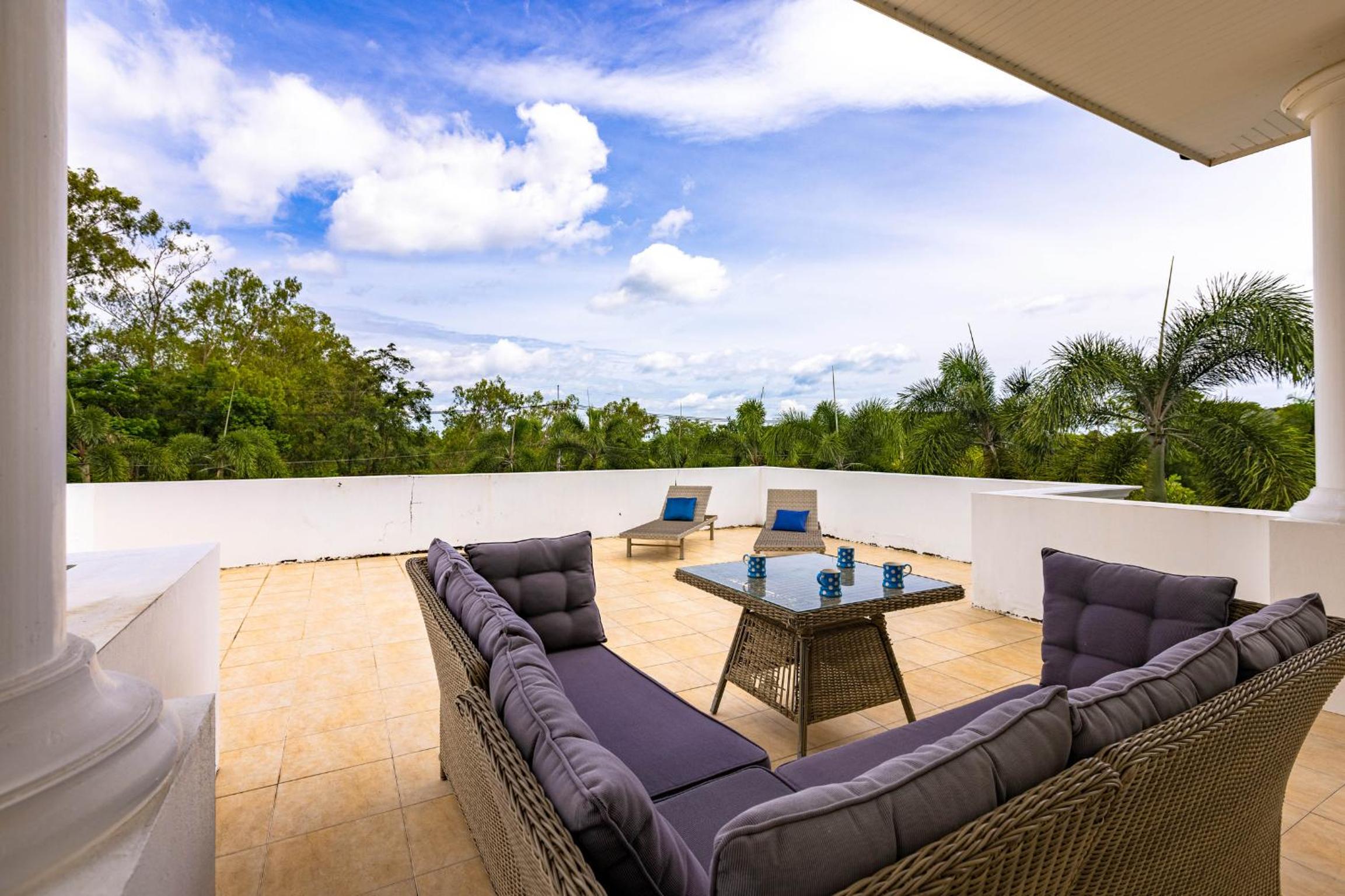 Villa with Private Pool - Photo 14