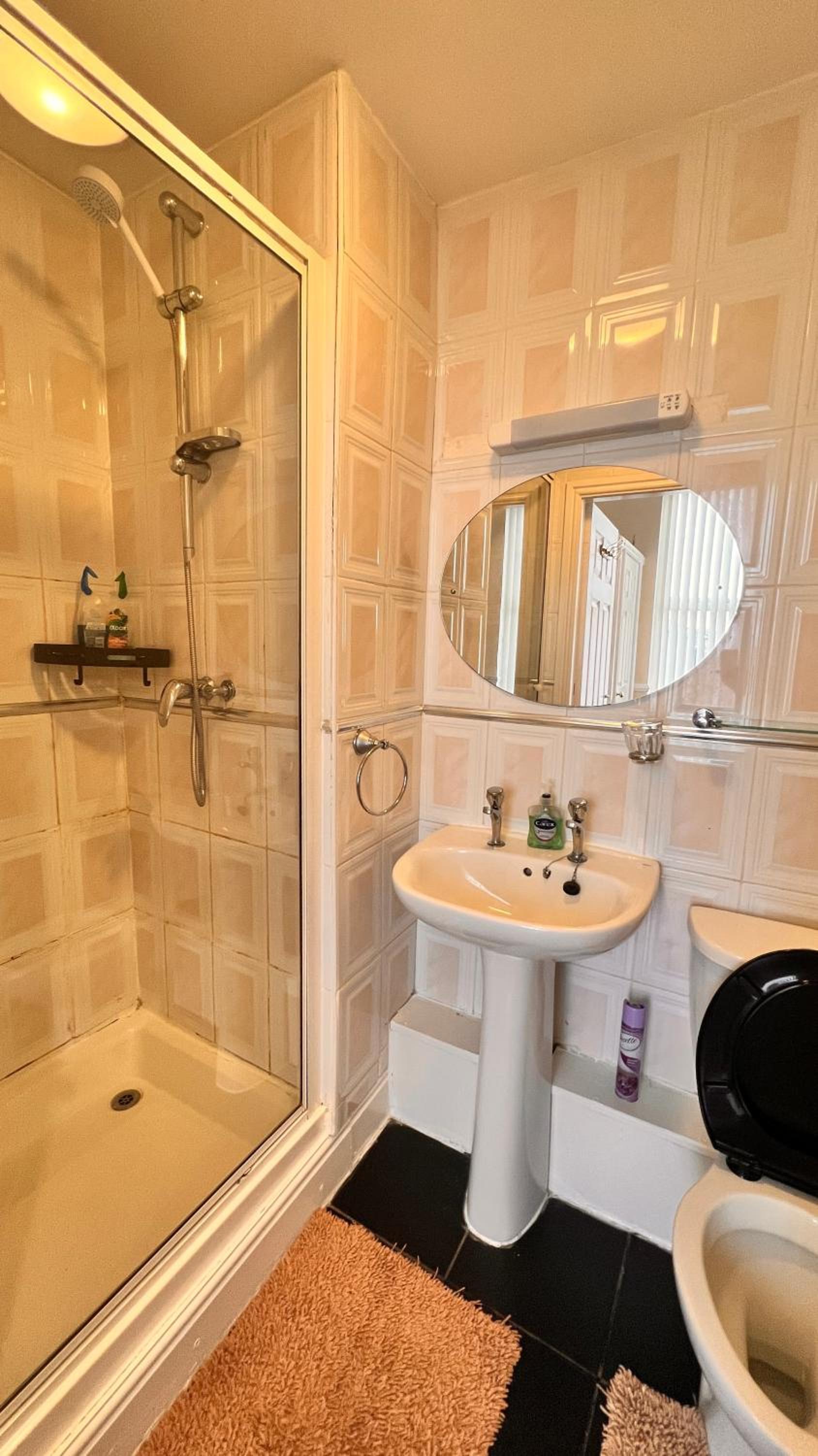 Double Room with Private Bathroom - Photo 3