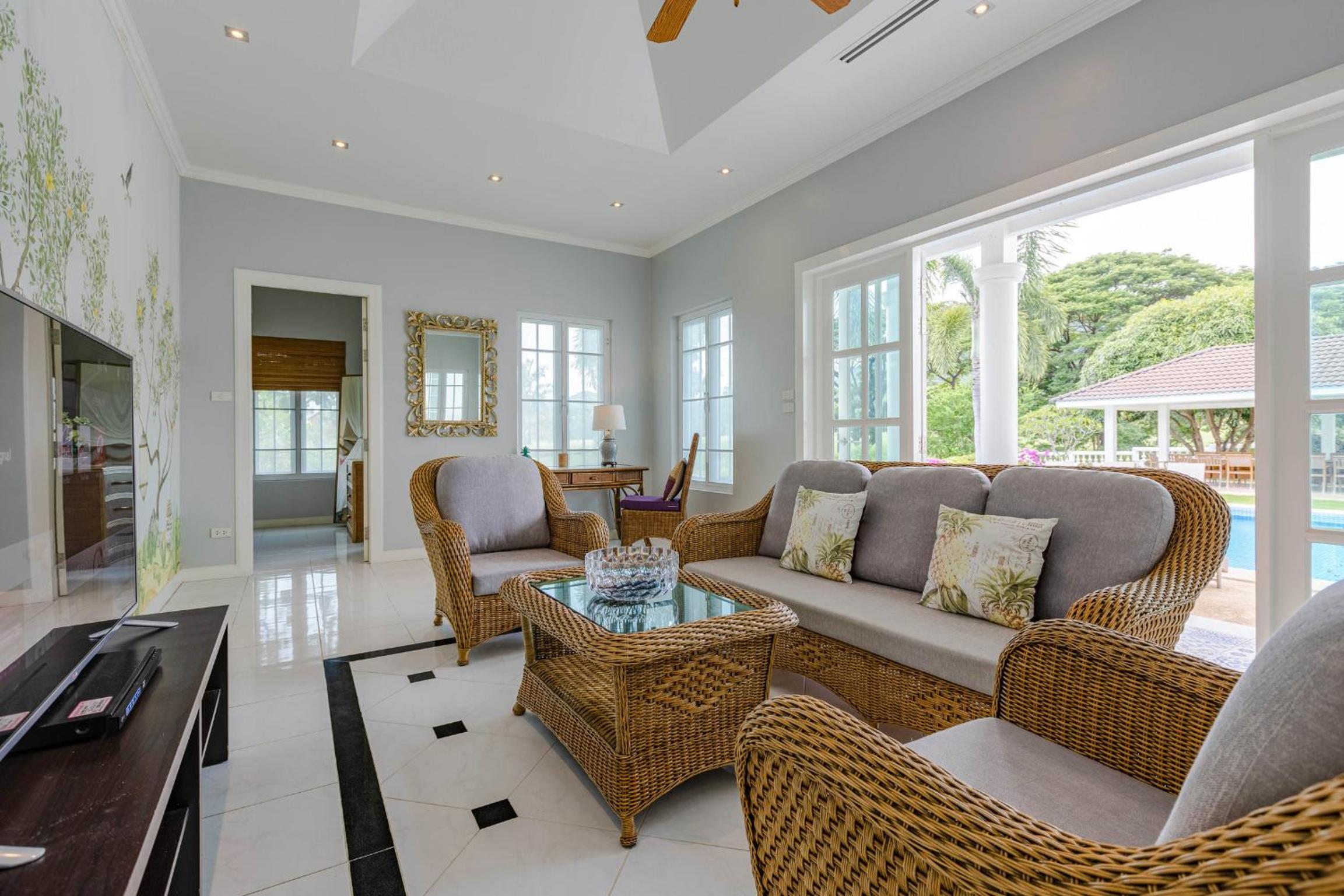 Villa with Private Pool - Photo 13