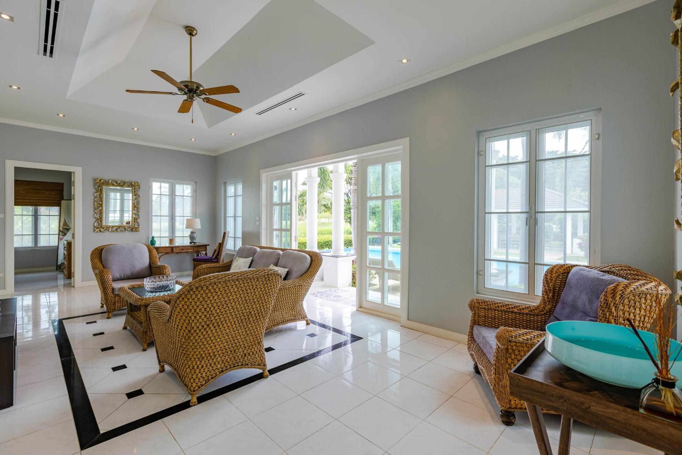 Villa with Private Pool - Photo 12