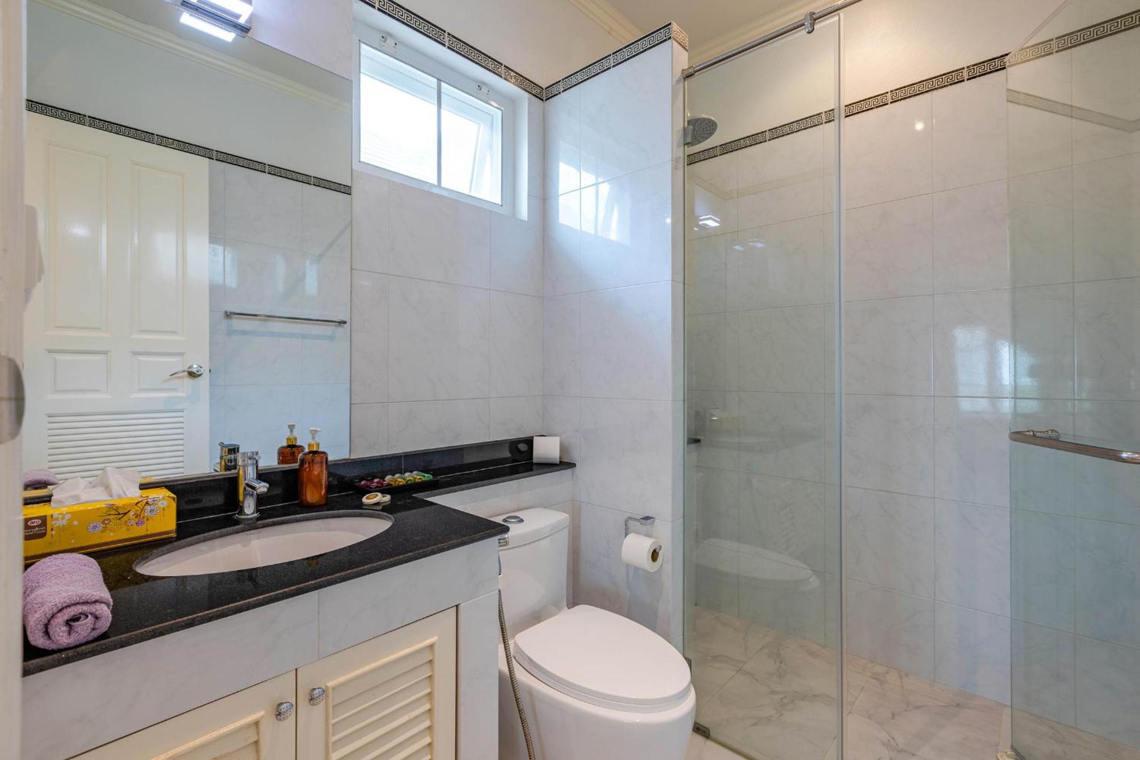Villa with Private Pool - Photo 7