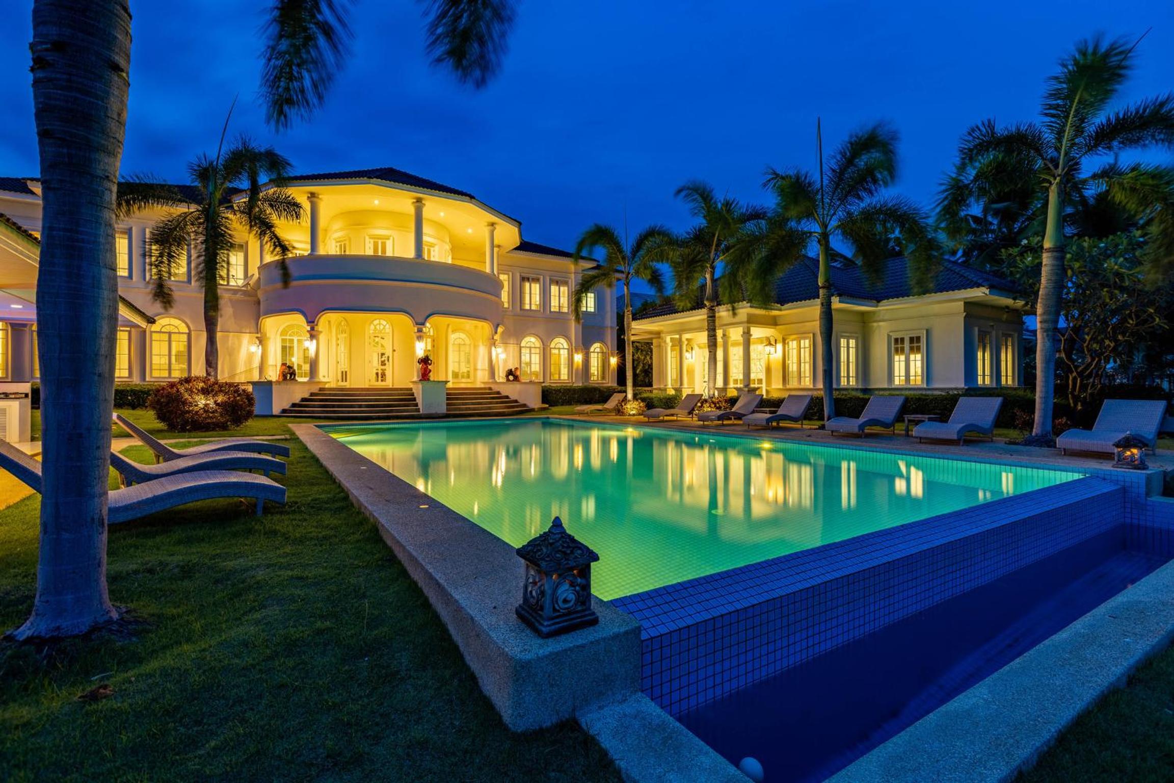 Villa with Private Pool - Photo 5