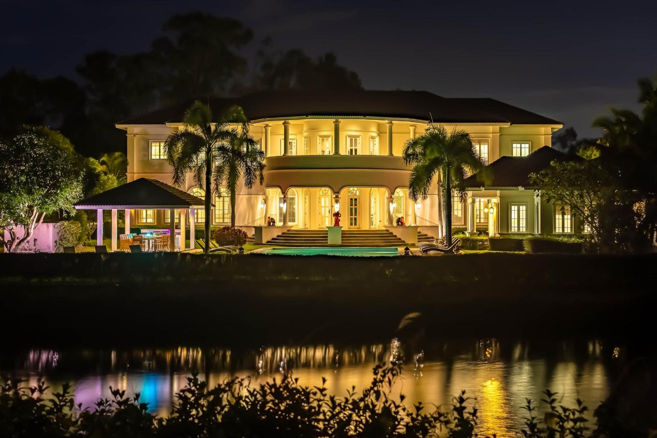 Villa with Private Pool - Photo 4