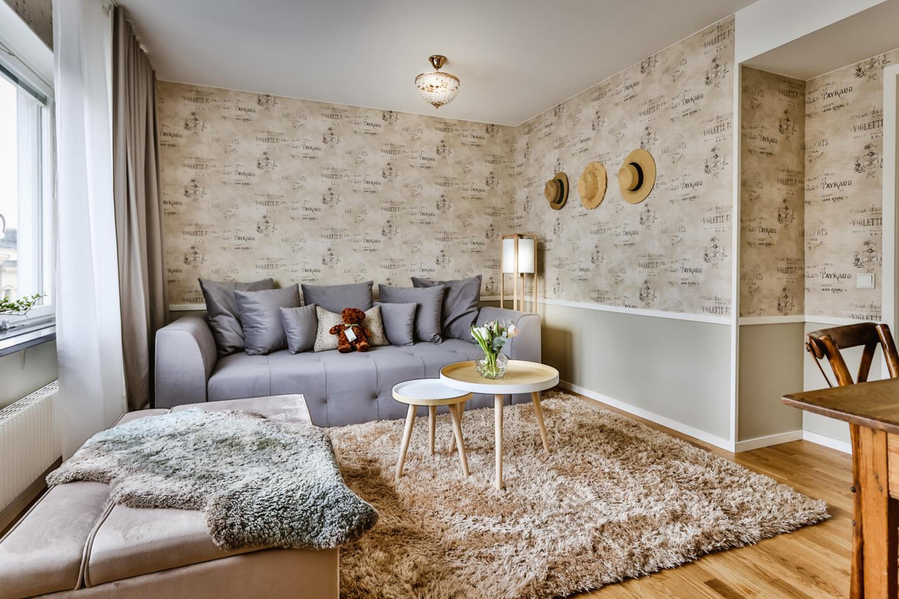 Family Room - Photo 10