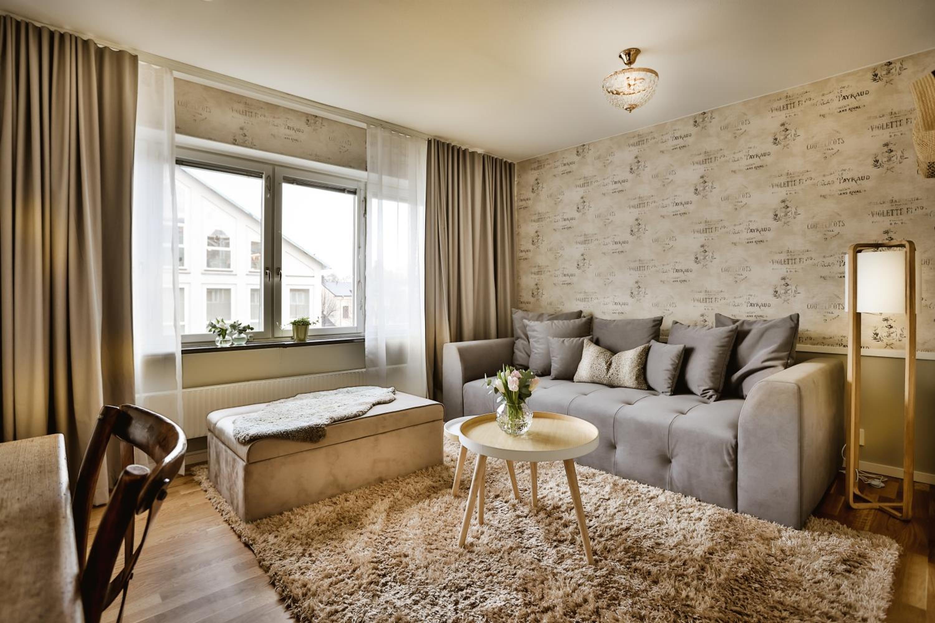 Family Room - Photo 5