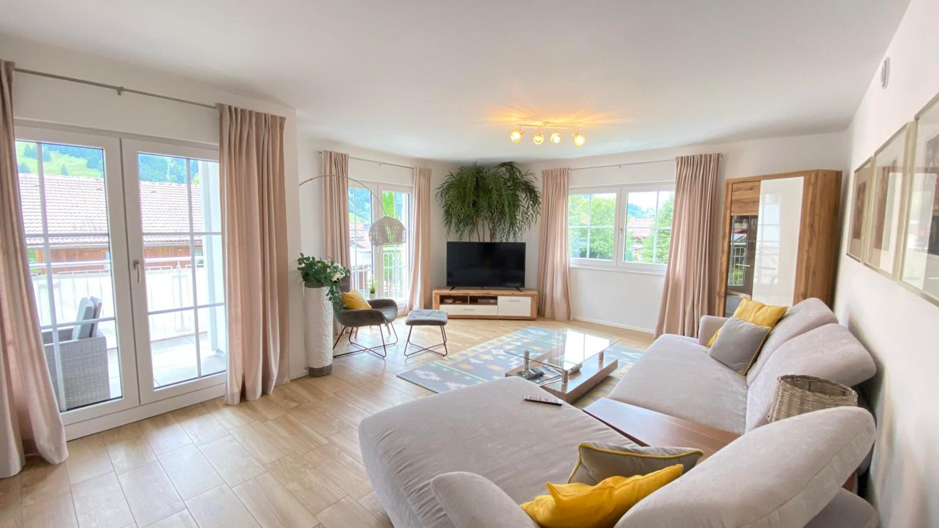 Two-Bedroom Apartment with Bath photo 2
