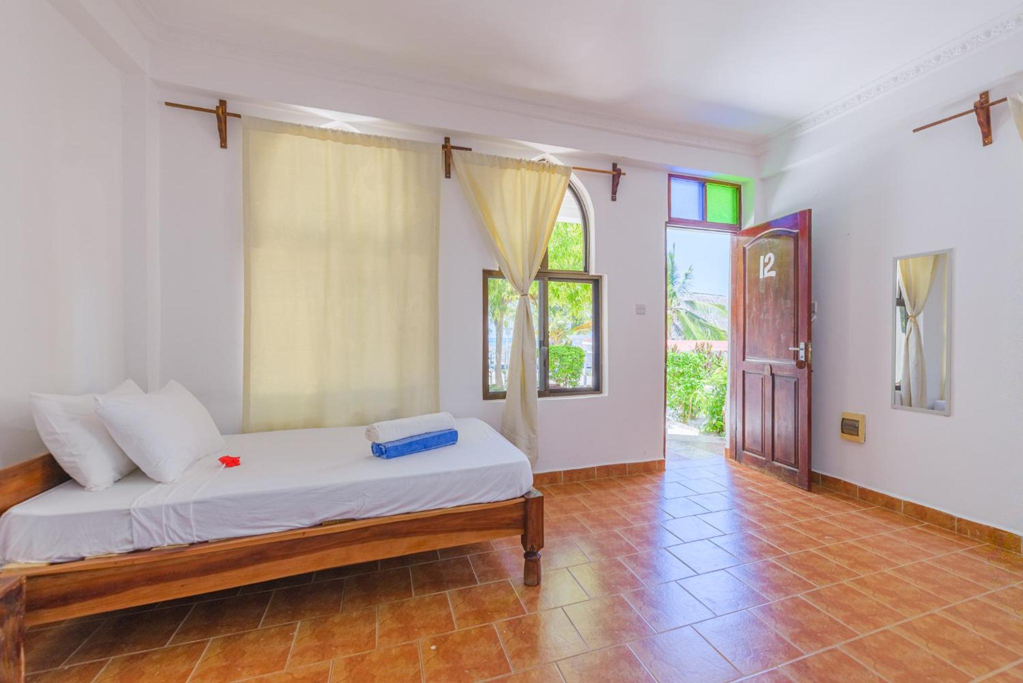 Double Room with Garden View - Photo 10