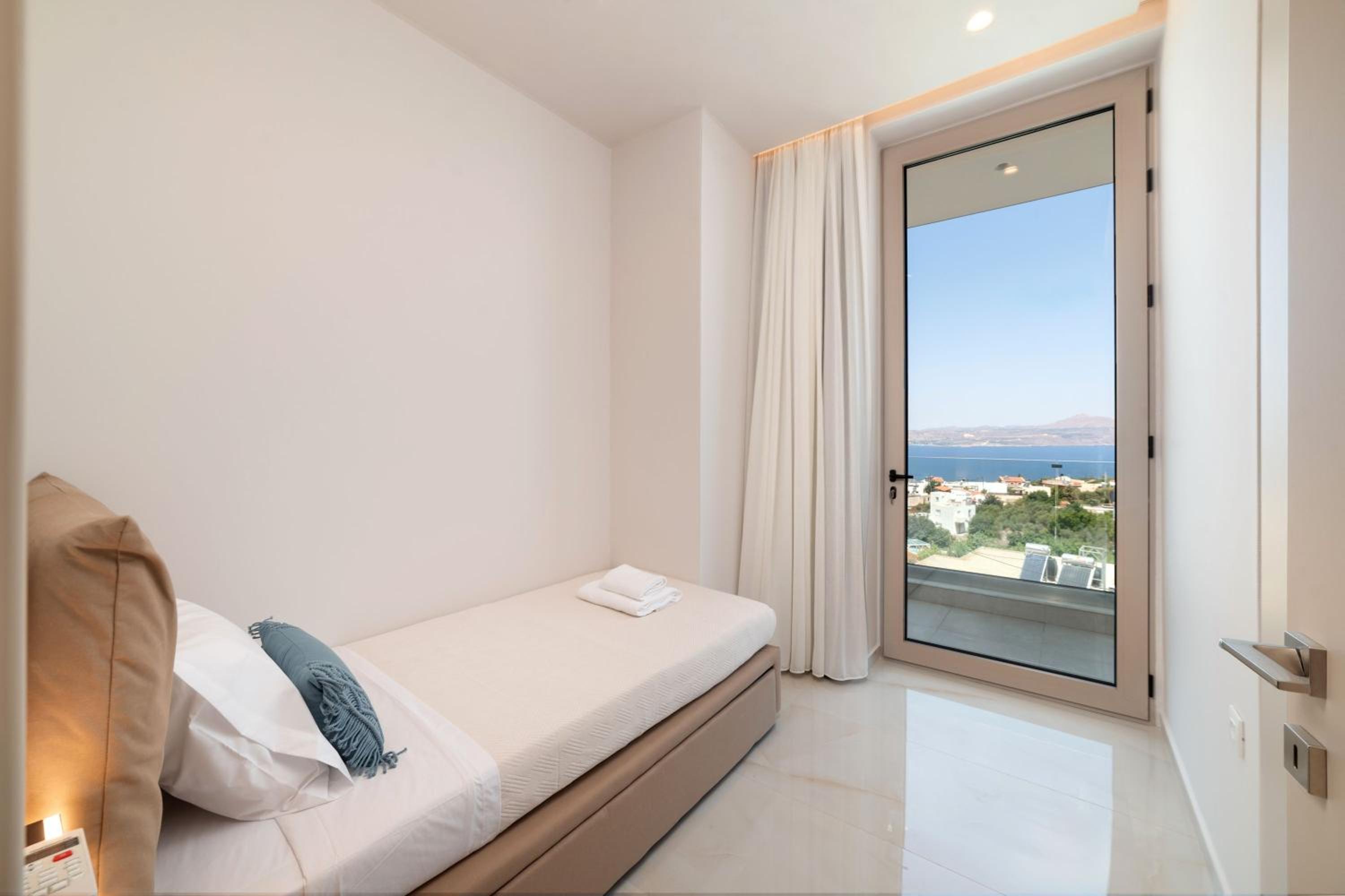 Three-Bedroom Villa photo 2