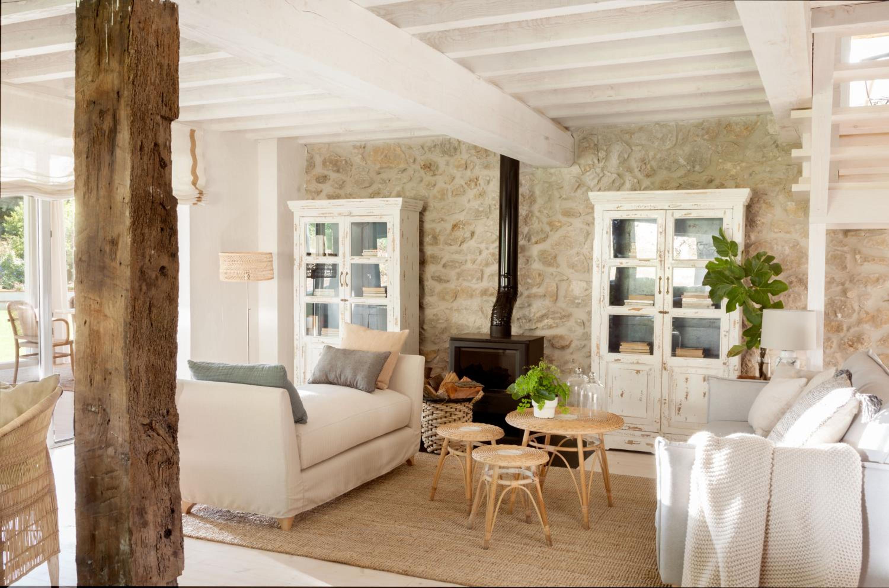 Six-Bedroom House photo 2