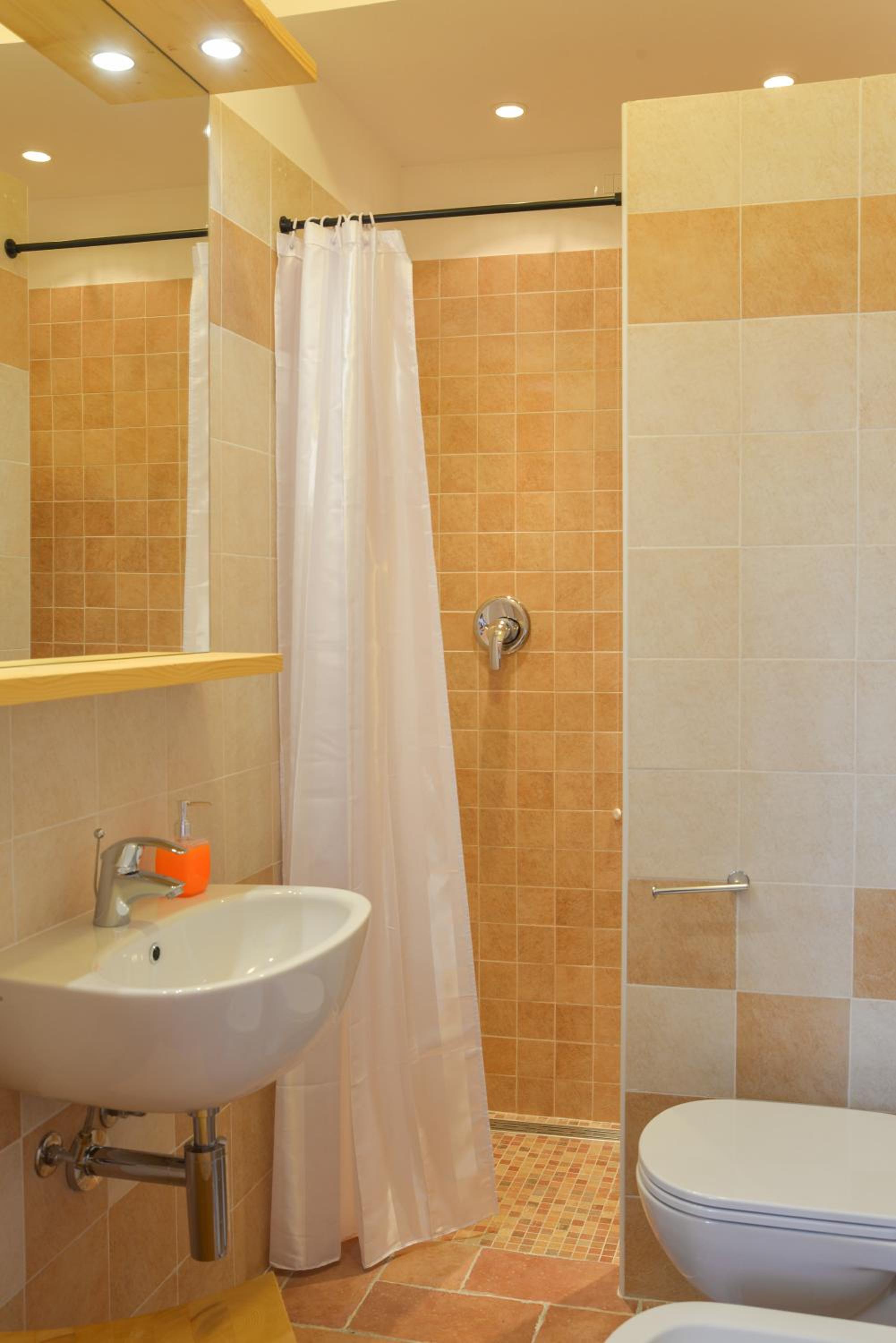 Double or Twin Room with Private Bathroom photo 2