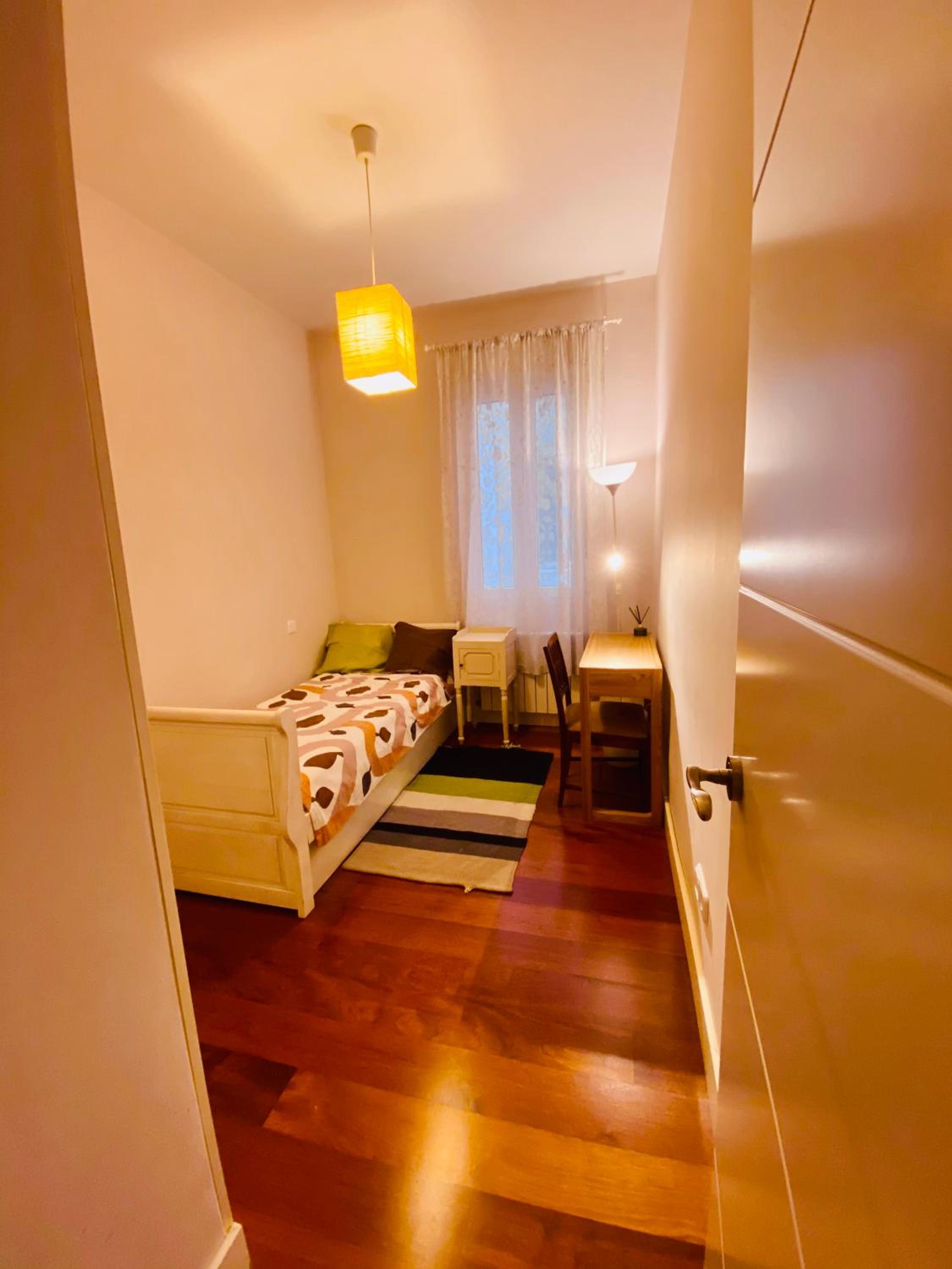 Standard Single Room with Shared Bathroom photo 2