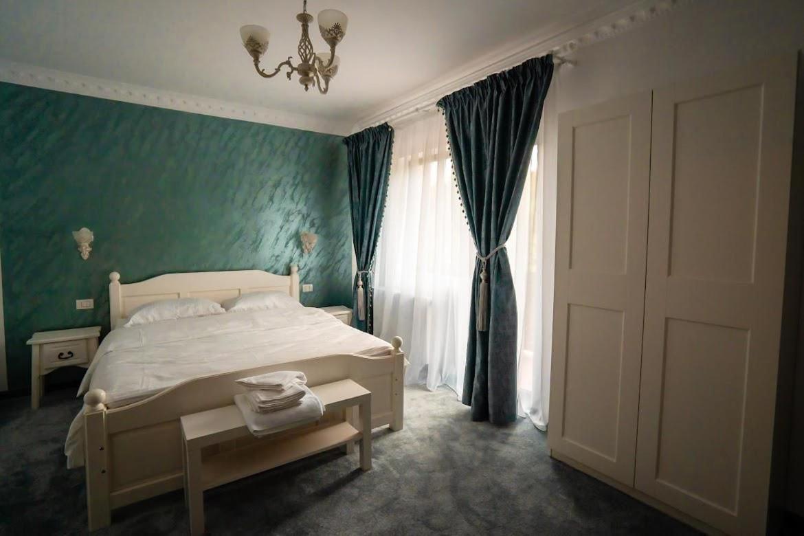 Deluxe Double Room with Balcony photo 1