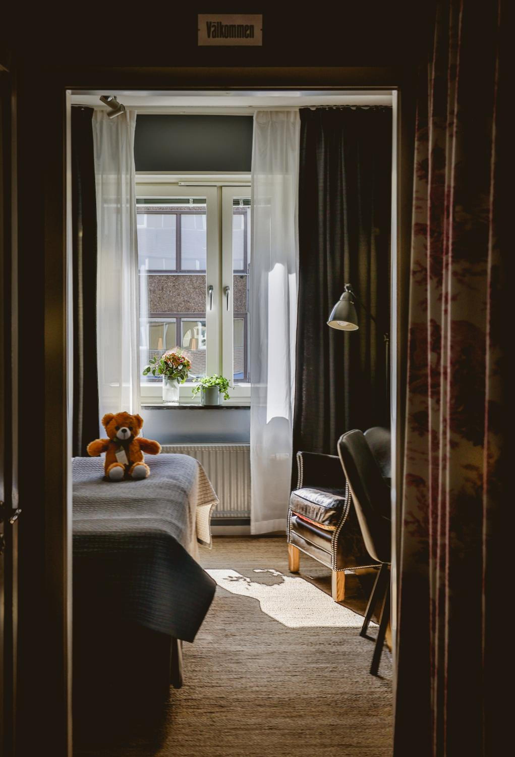 Standard Double Room - Photo 9