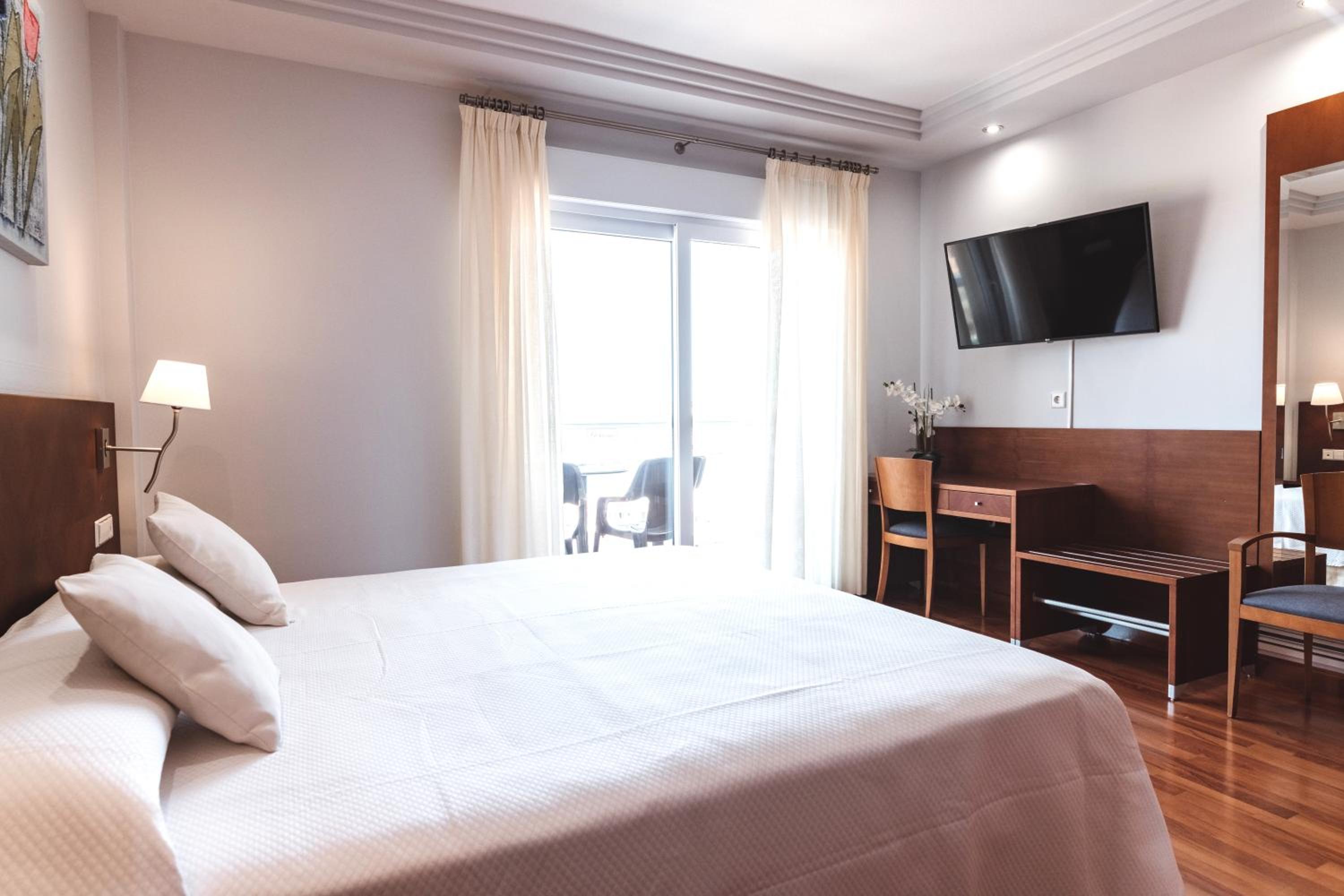 Deluxe Suite with Sea View photo 2