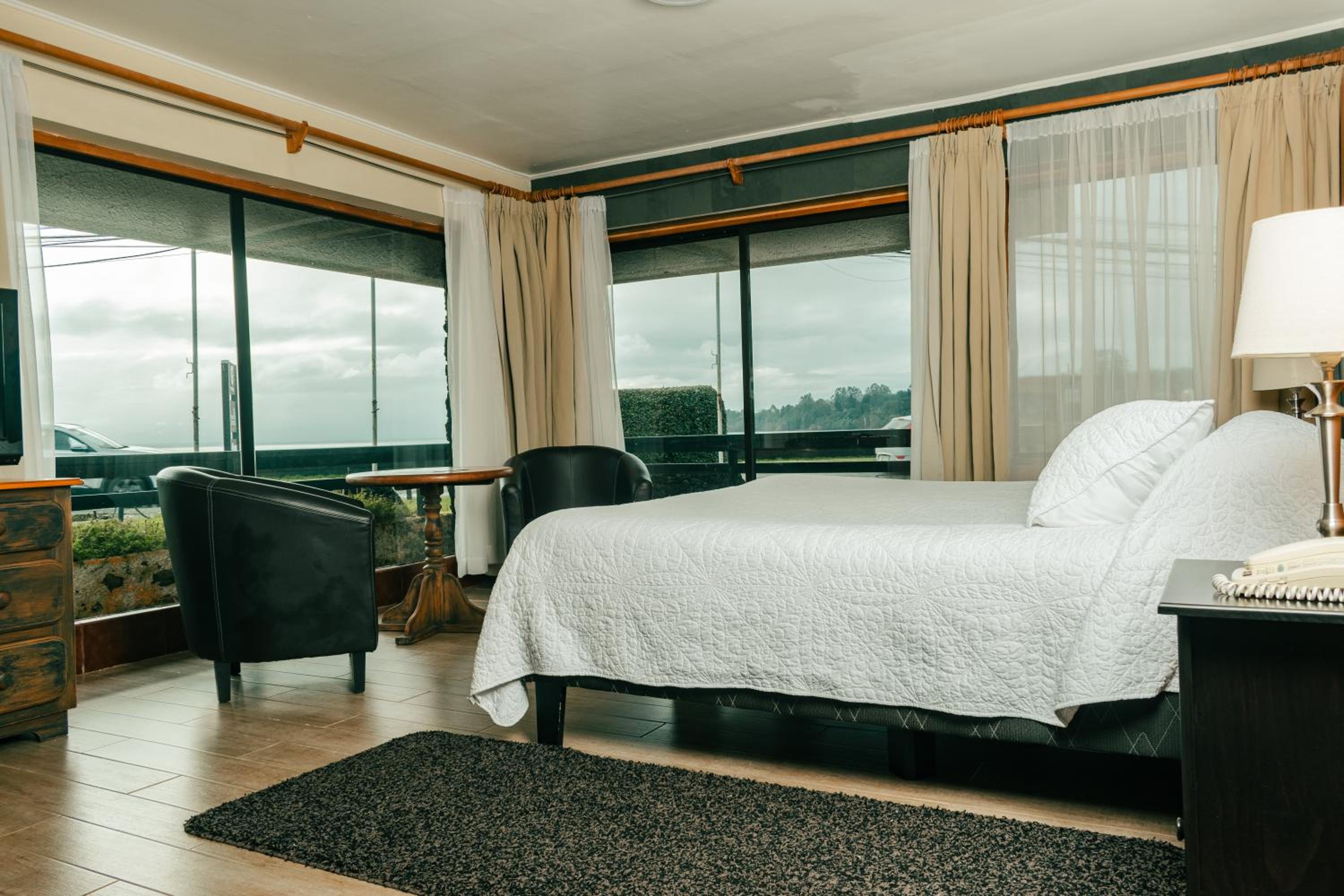 Quadruple Room with Private Bathroom photo 2