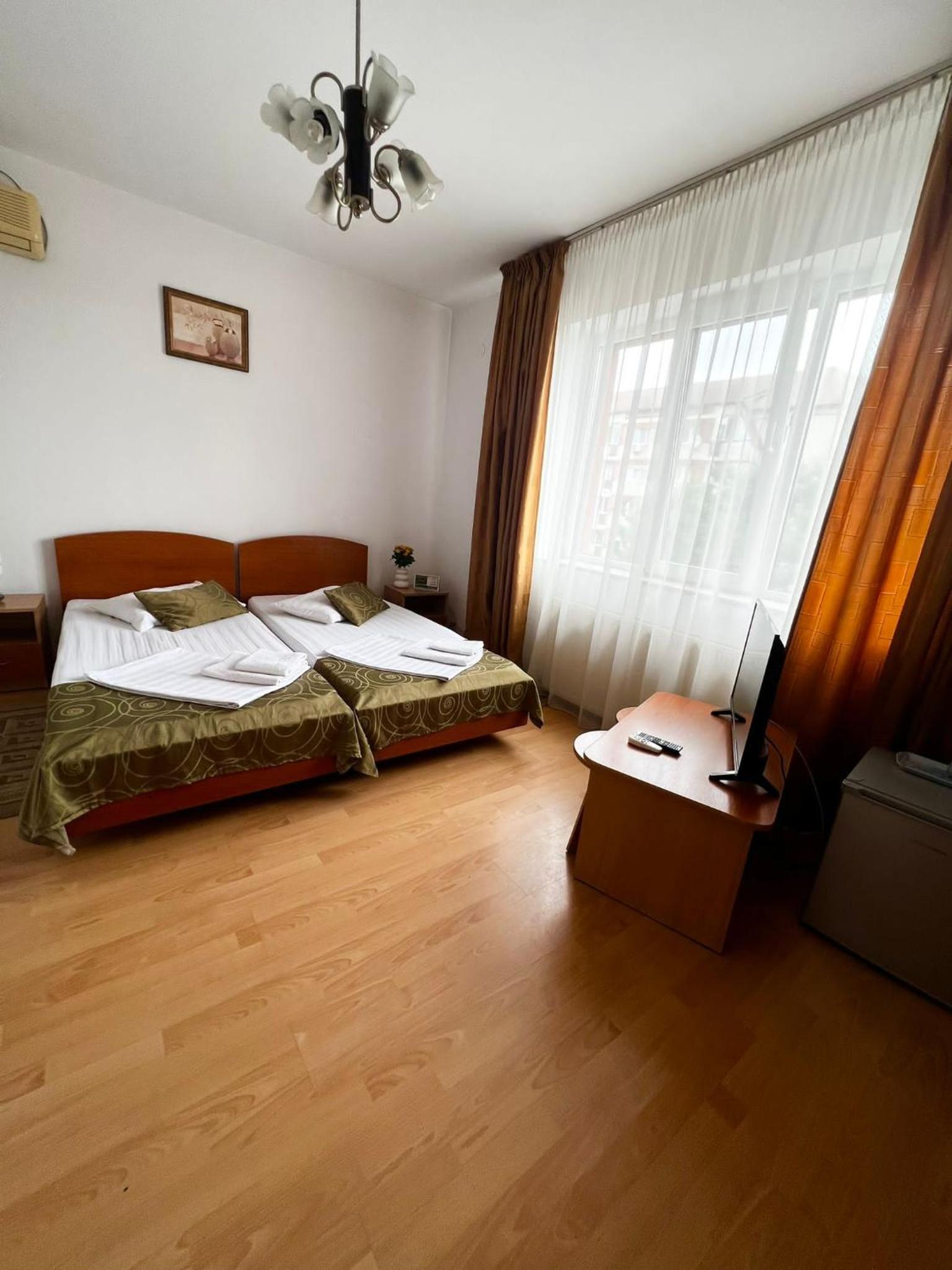 Standard Twin Room - Photo 7