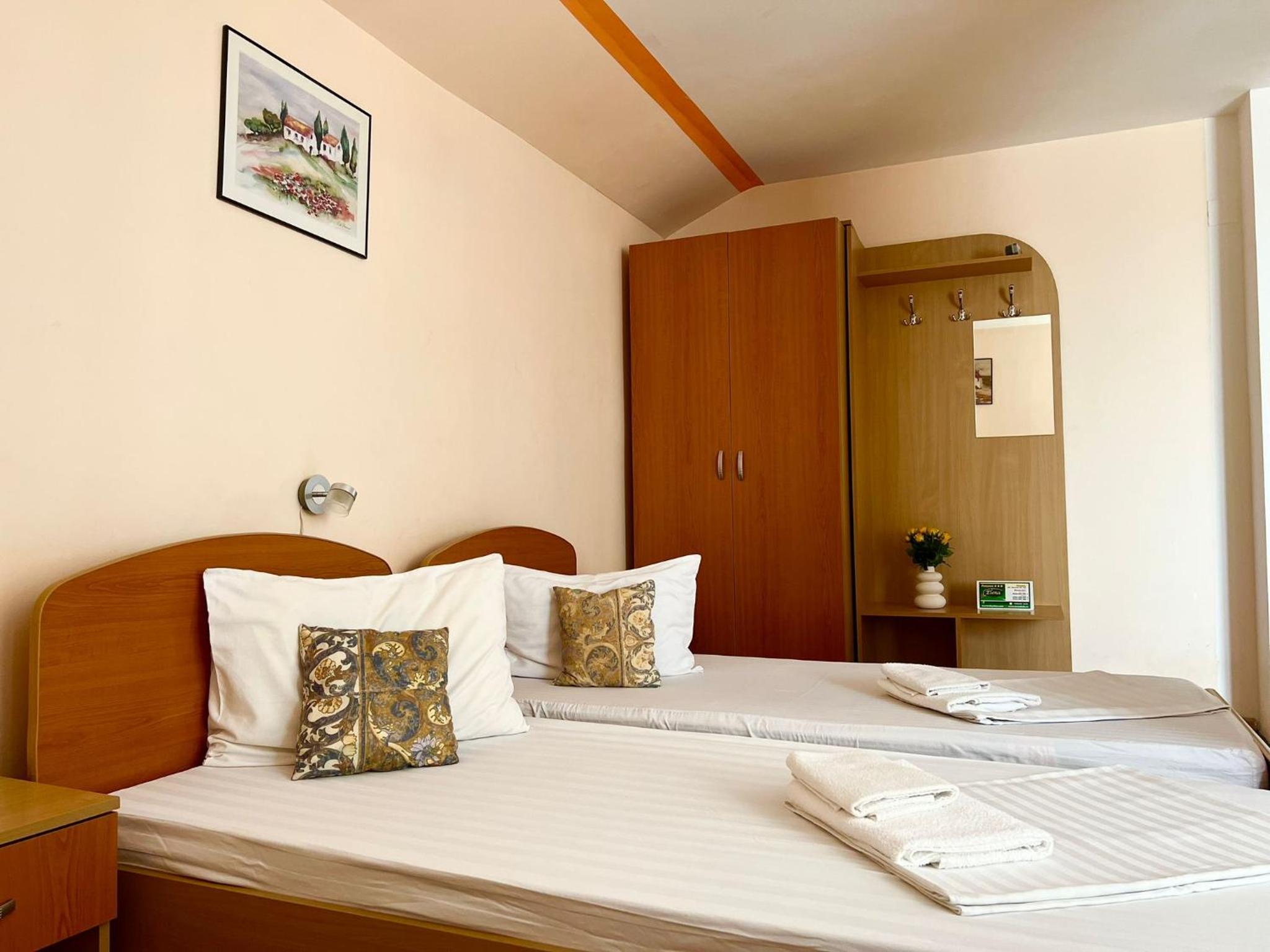 Standard Twin Room - Photo 3