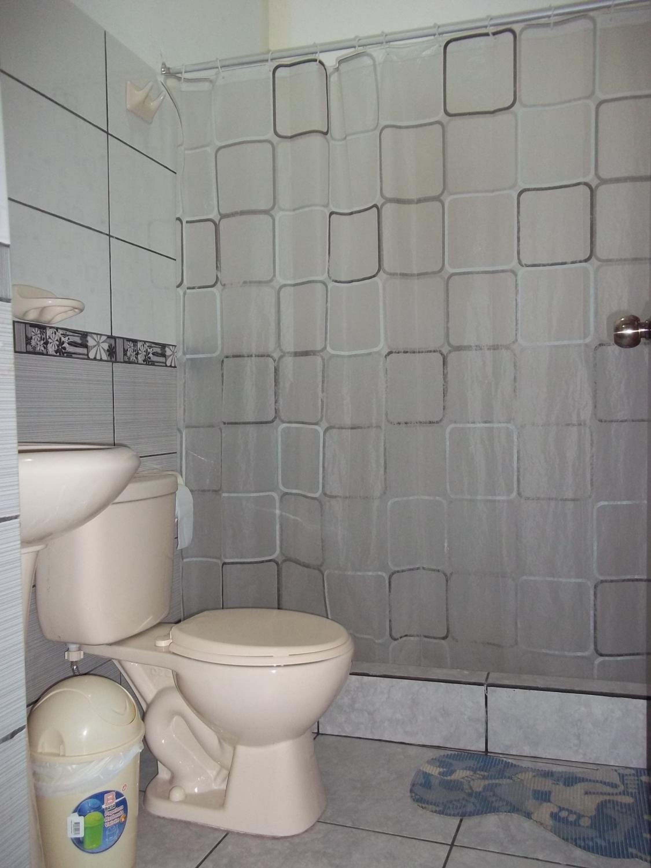 Single Room with Private Bathroom photo 3
