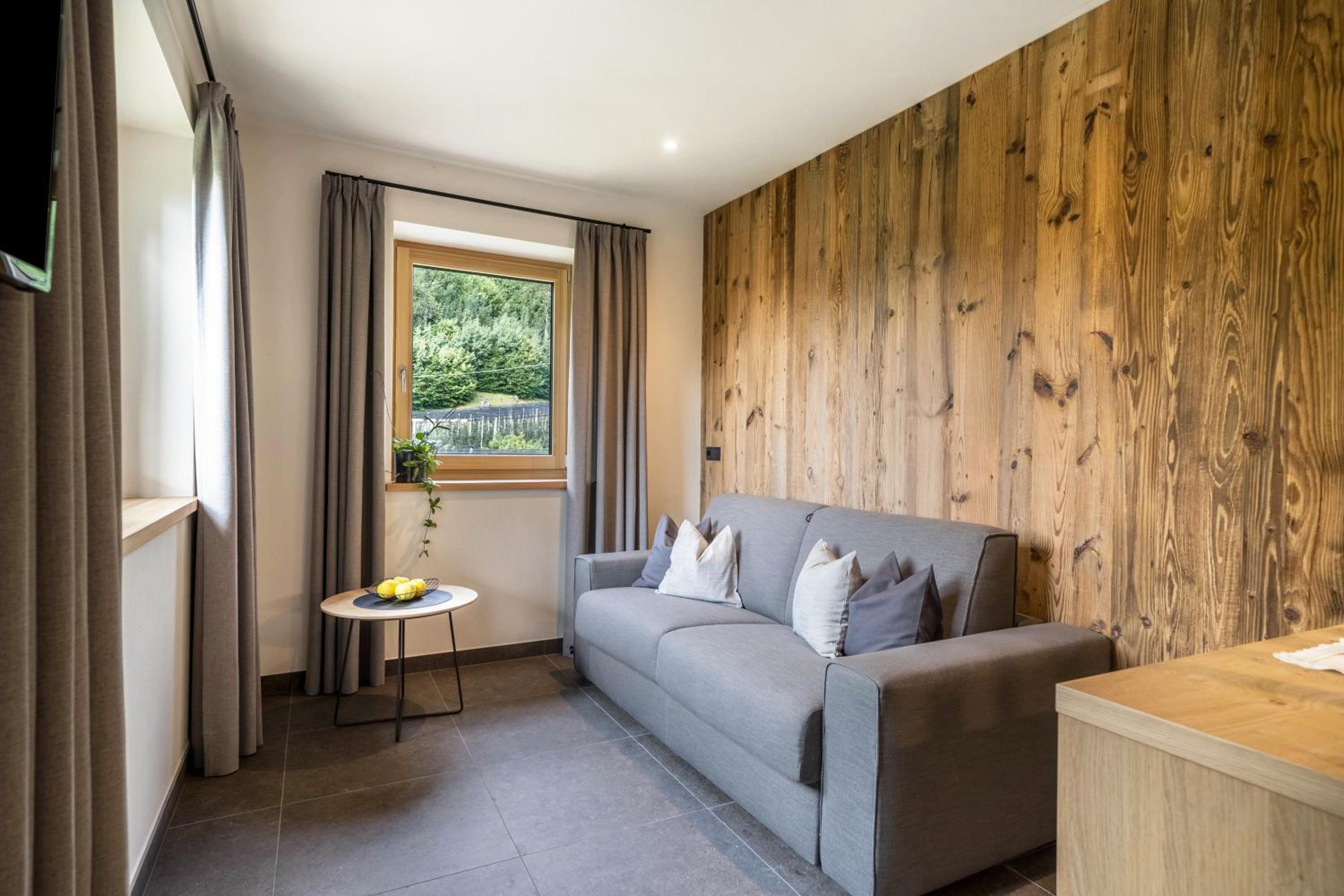 Two-Bedroom Deluxe Apartment with Garden View