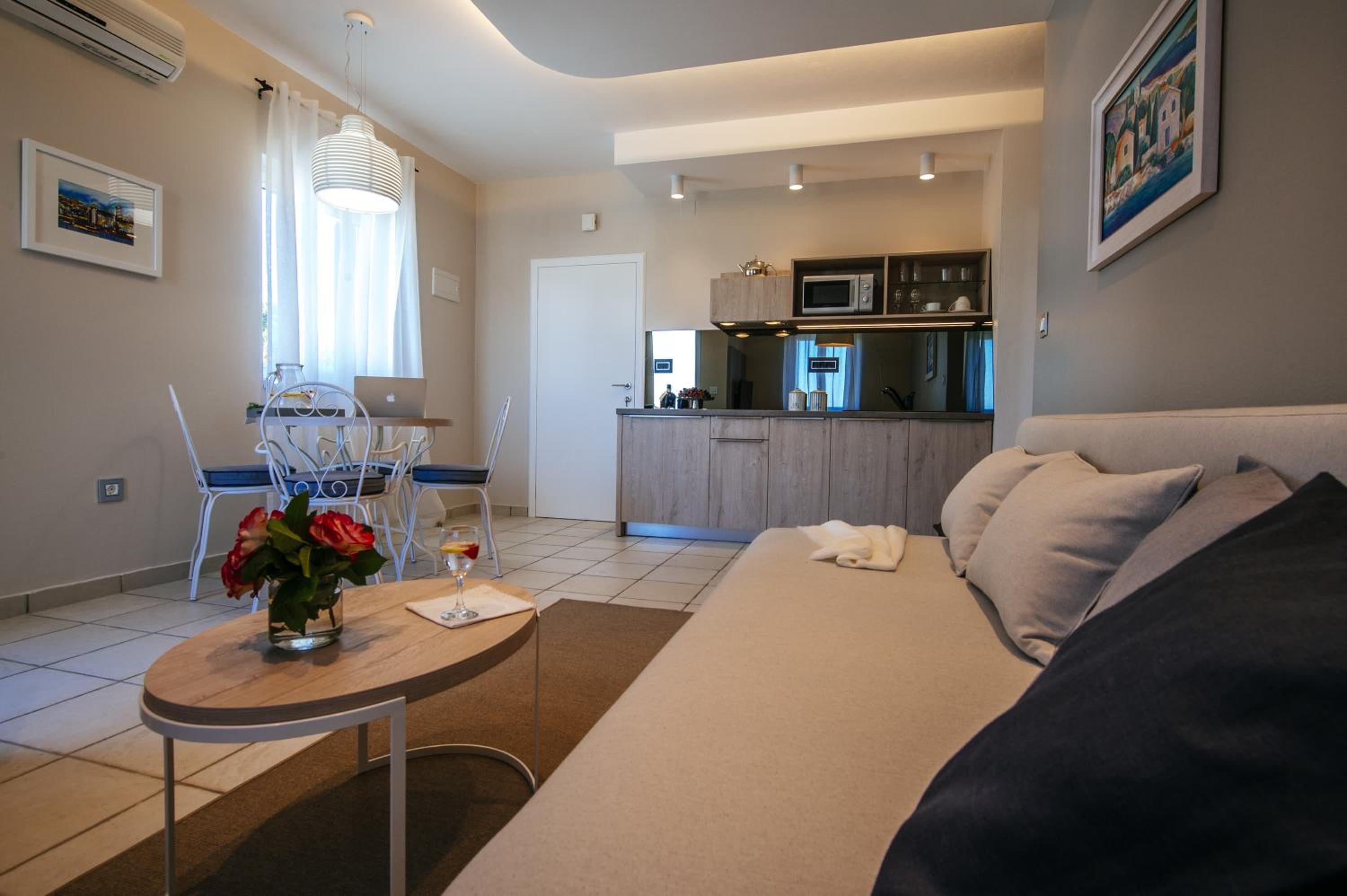 Deluxe One-Bedroom Apartment with Balcony (2 Adults+ 2 Children) - Photo 11