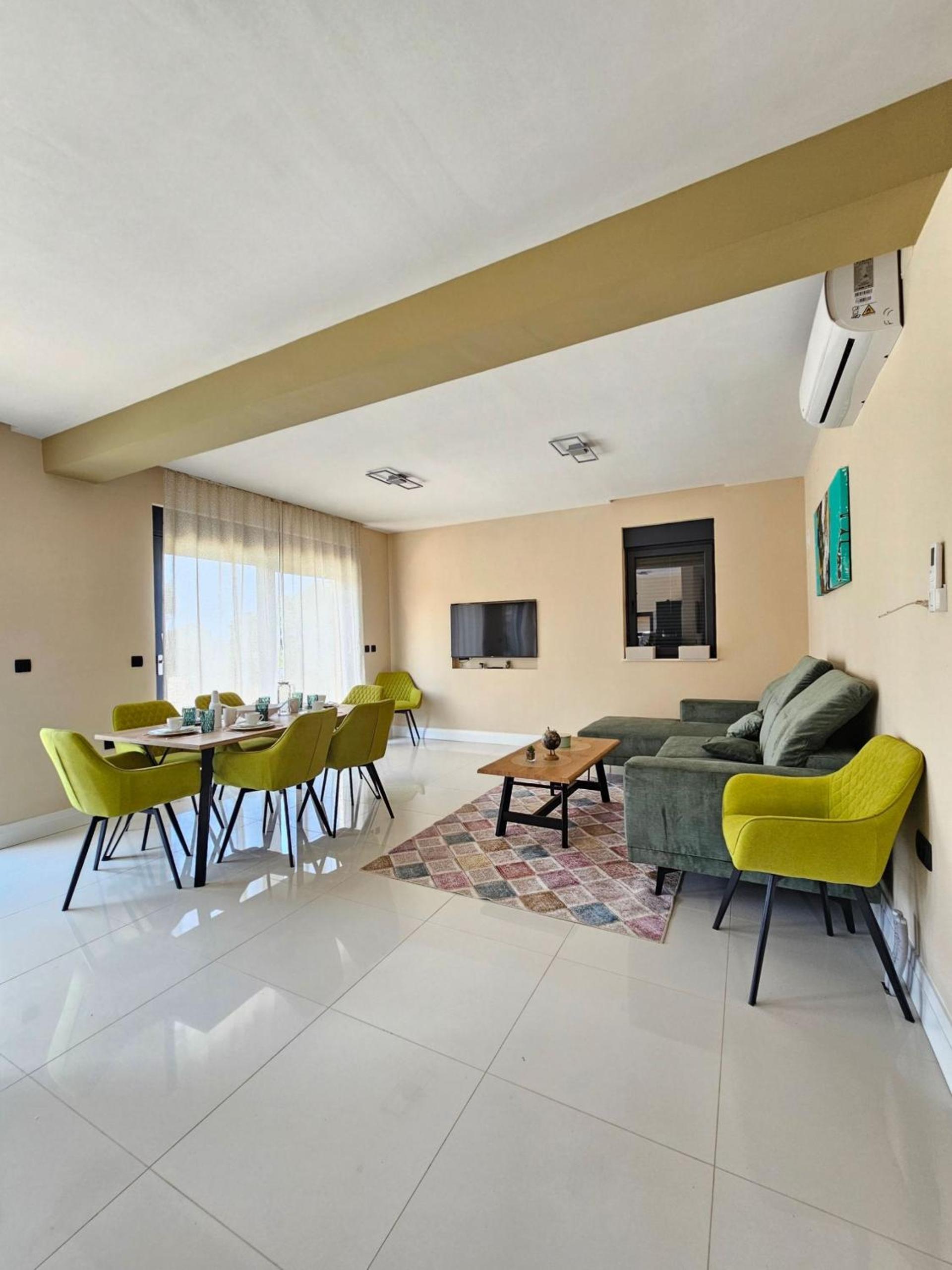 Villa photo 1