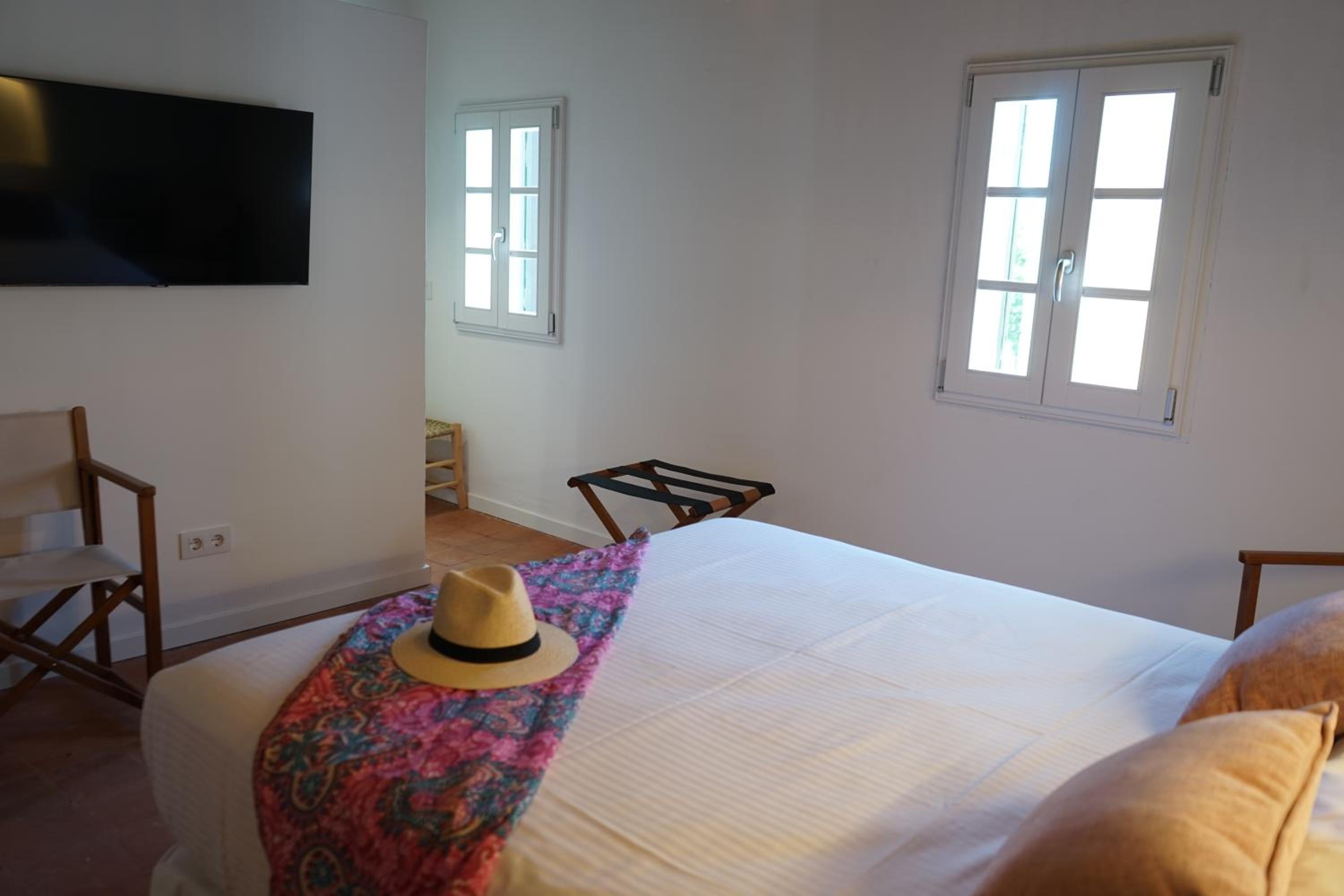 Deluxe Double Room - Photo 24