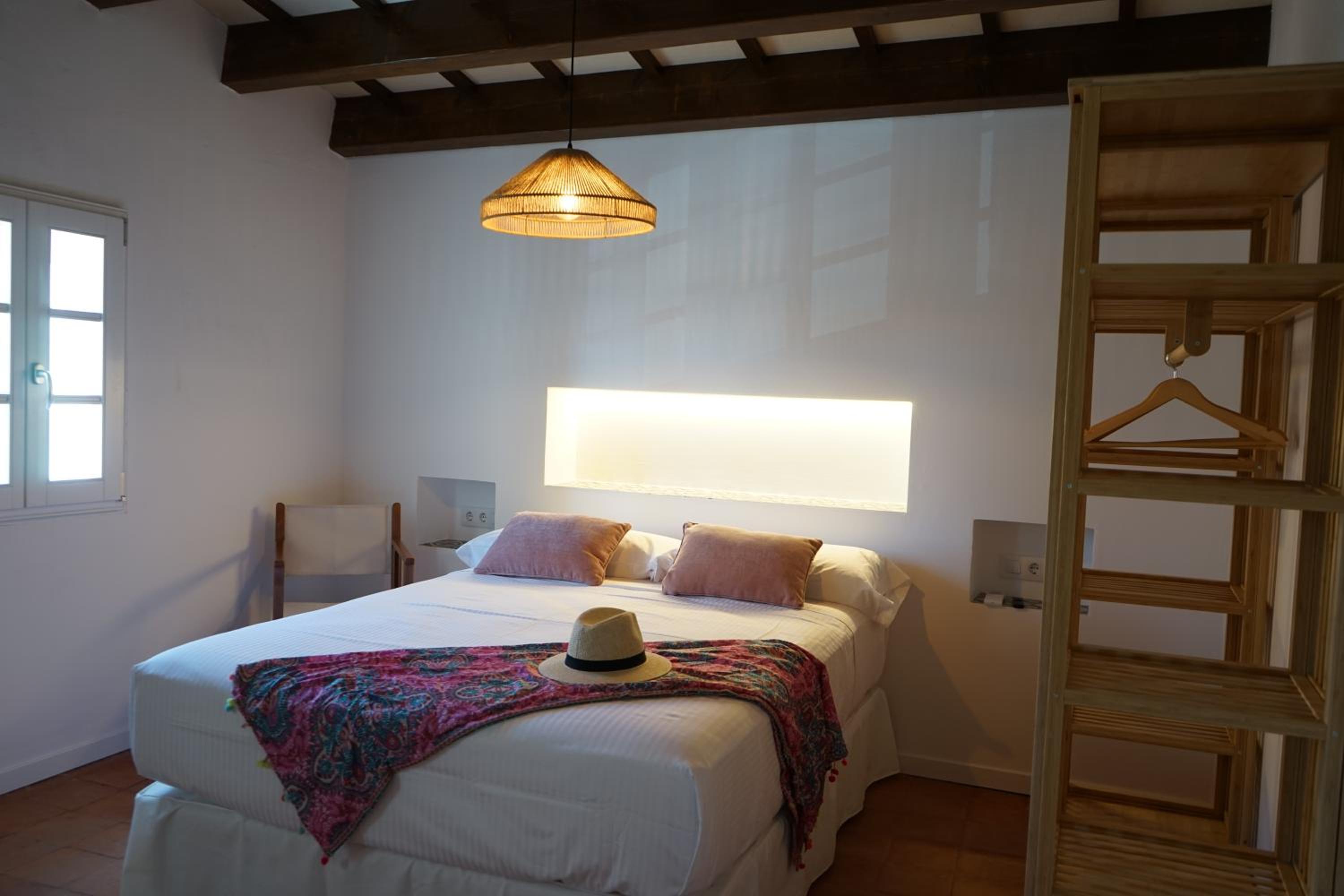 Deluxe Double Room - Photo 23