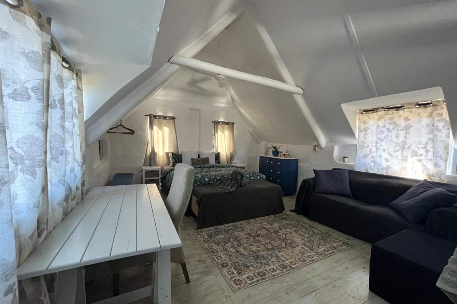 One-Bedroom House photo 1