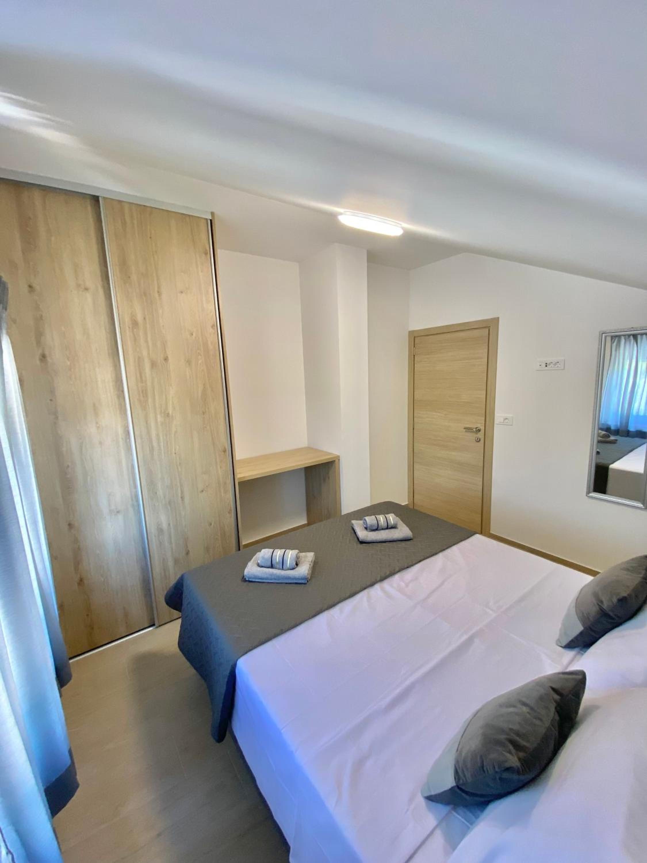 One-Bedroom Apartment photo 2