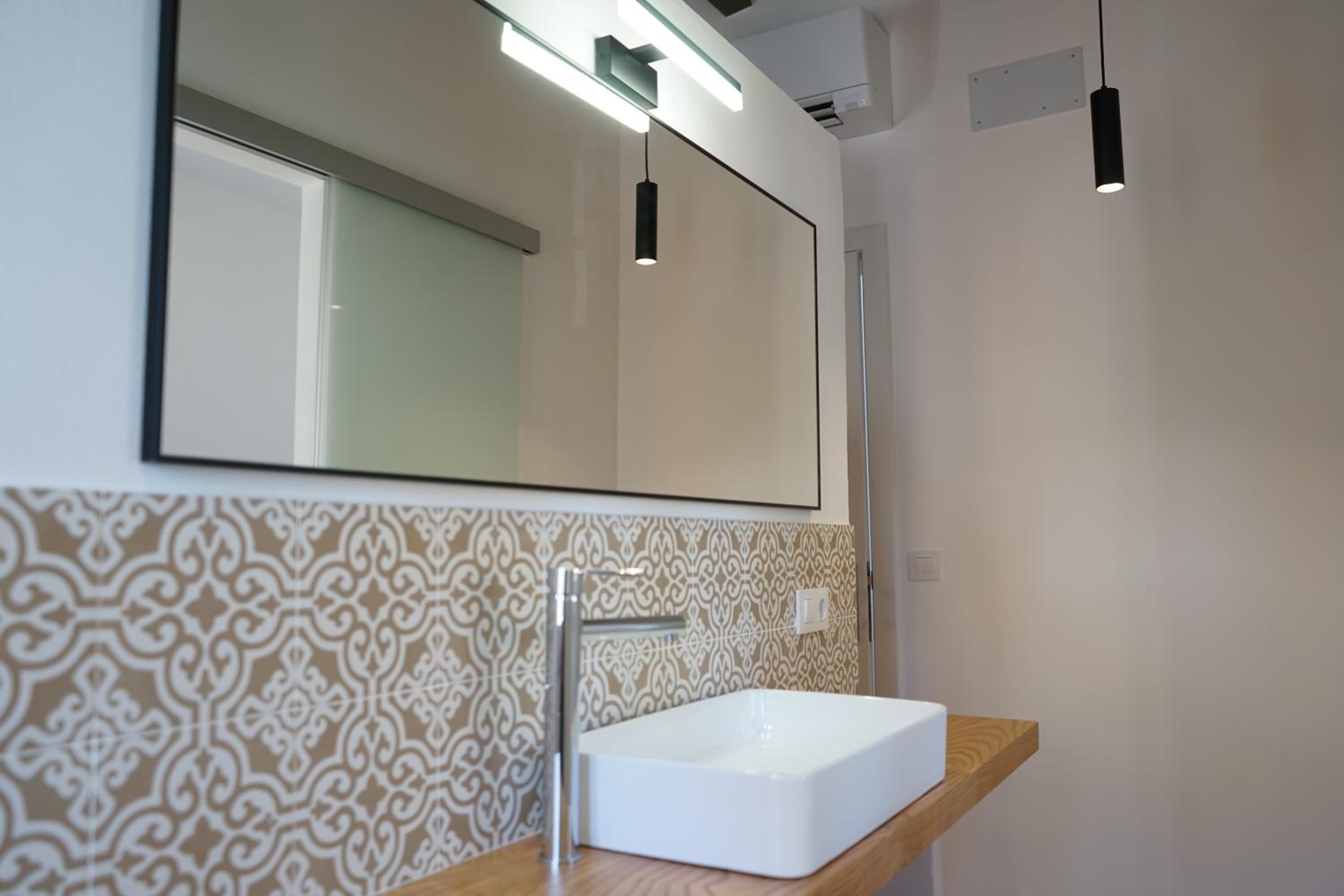 Deluxe Double Room - Photo 25