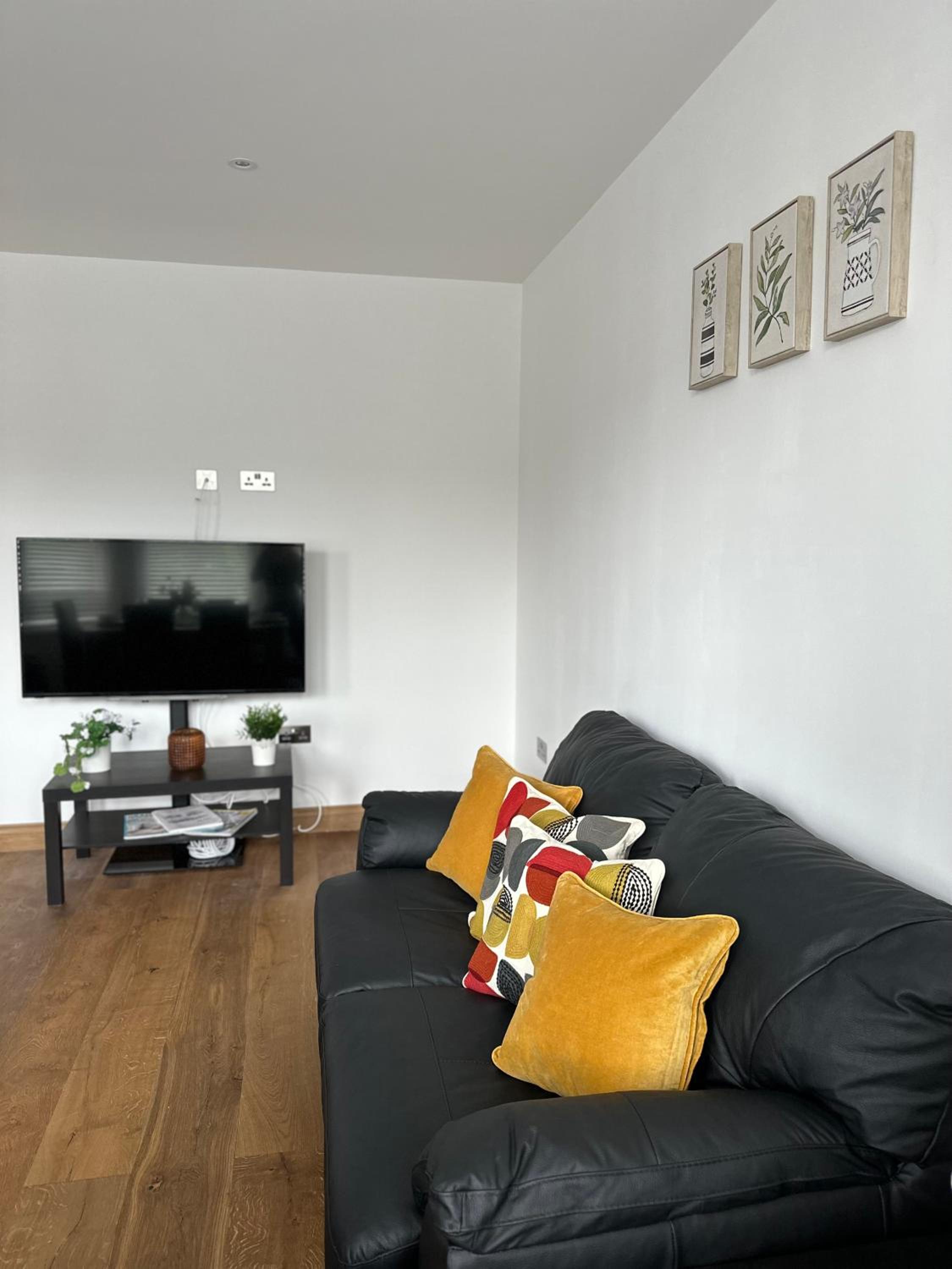 Three-Bedroom Apartment photo 2