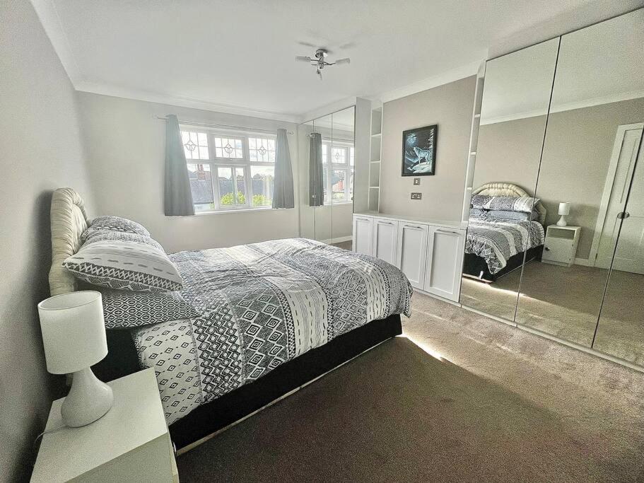 Three-Bedroom House photo 3