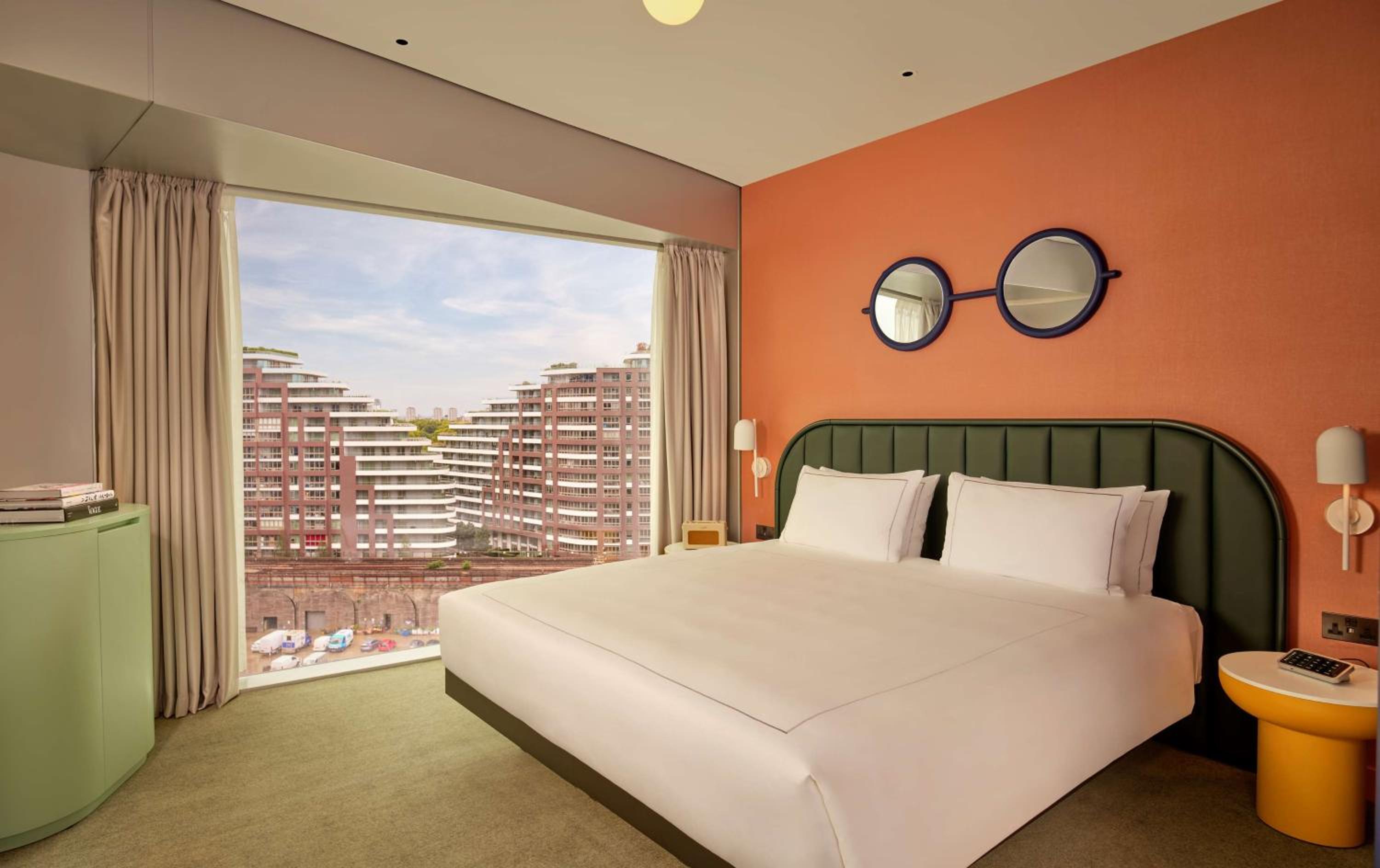 Studio King Suite (3 Adults)