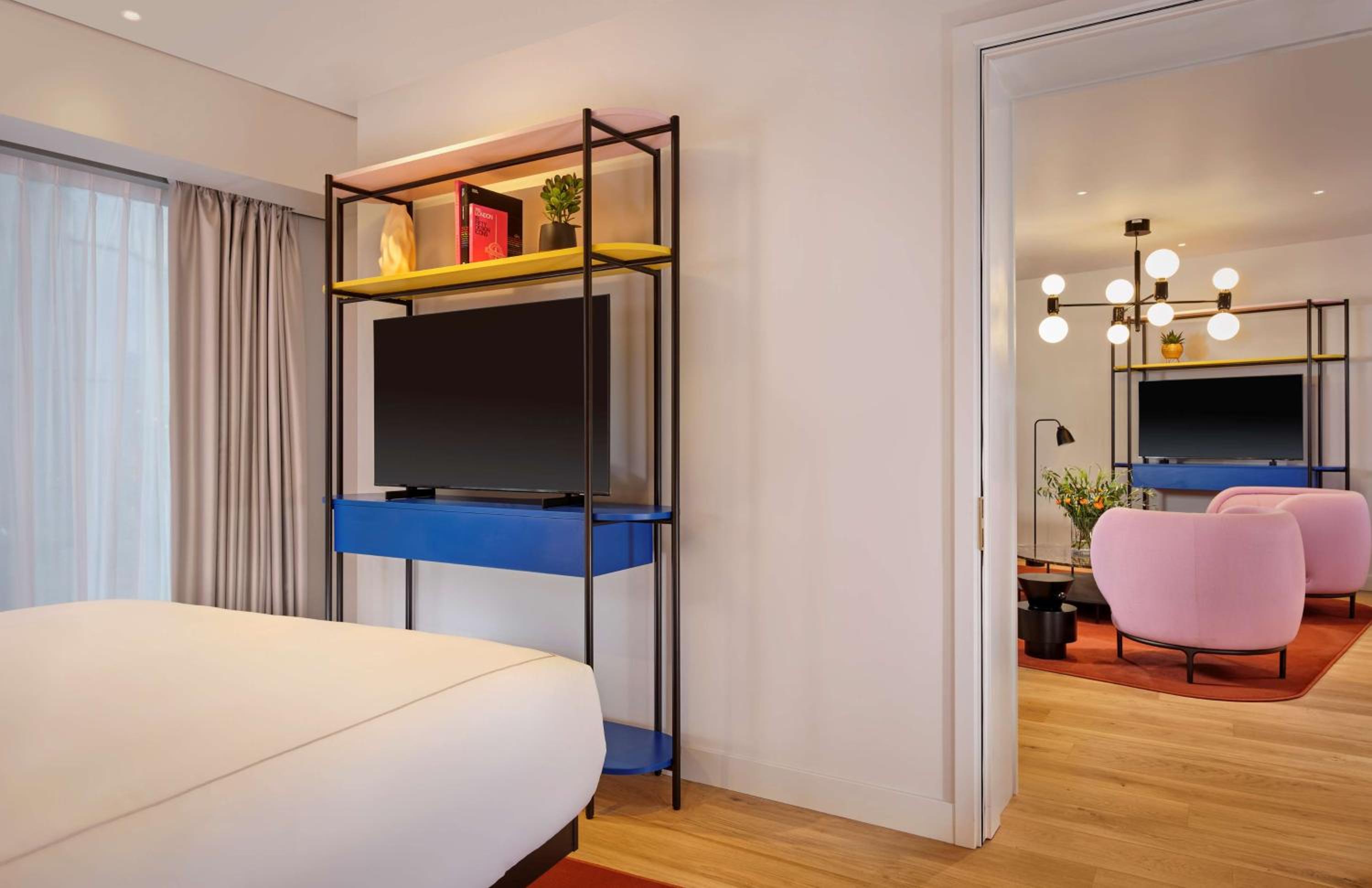 One-Bedroom Suite (3 Adults) photo 2