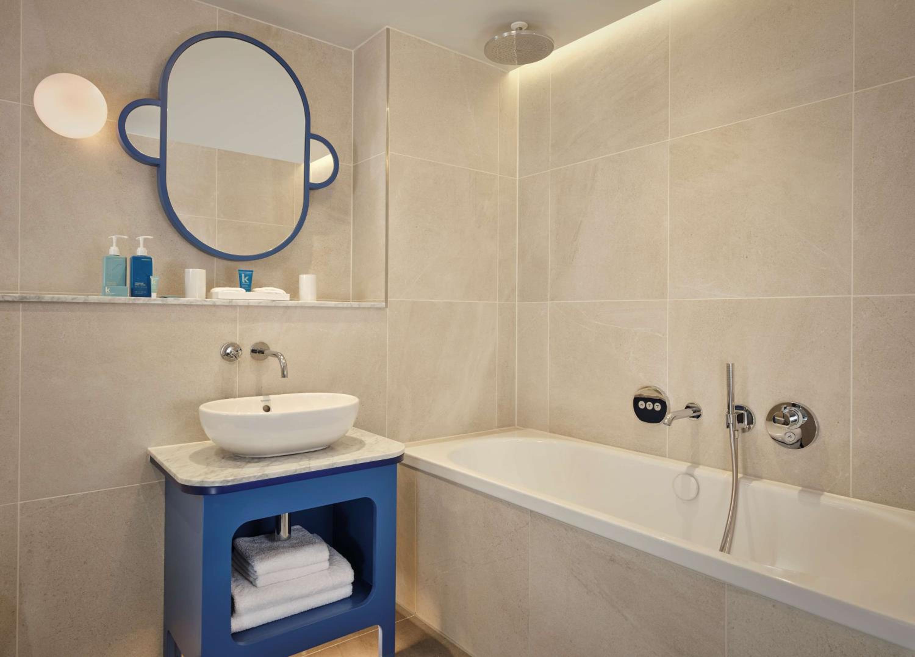One-Bedroom Suite (3 Adults) photo 3