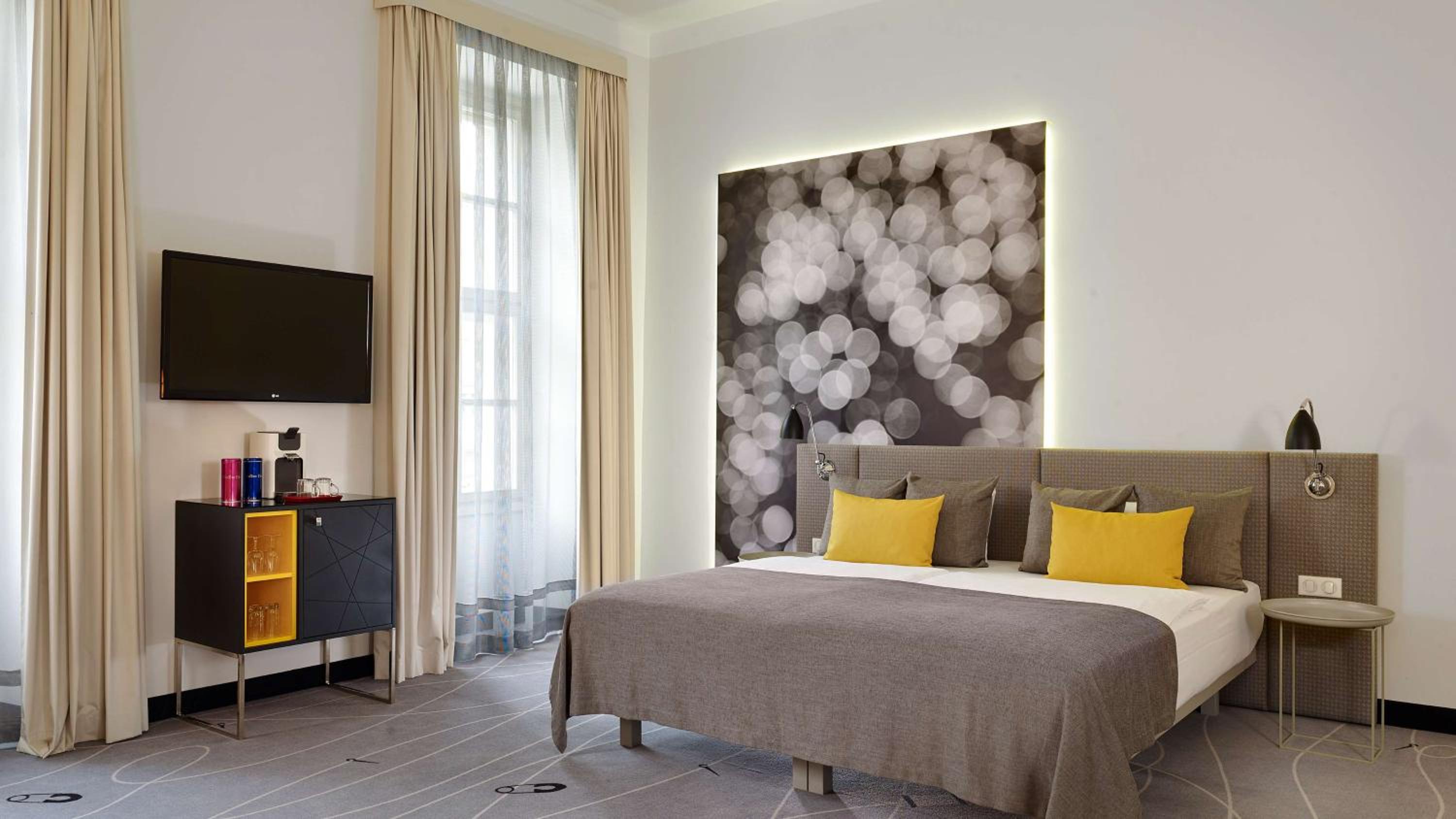 Bed & Sleeping Area