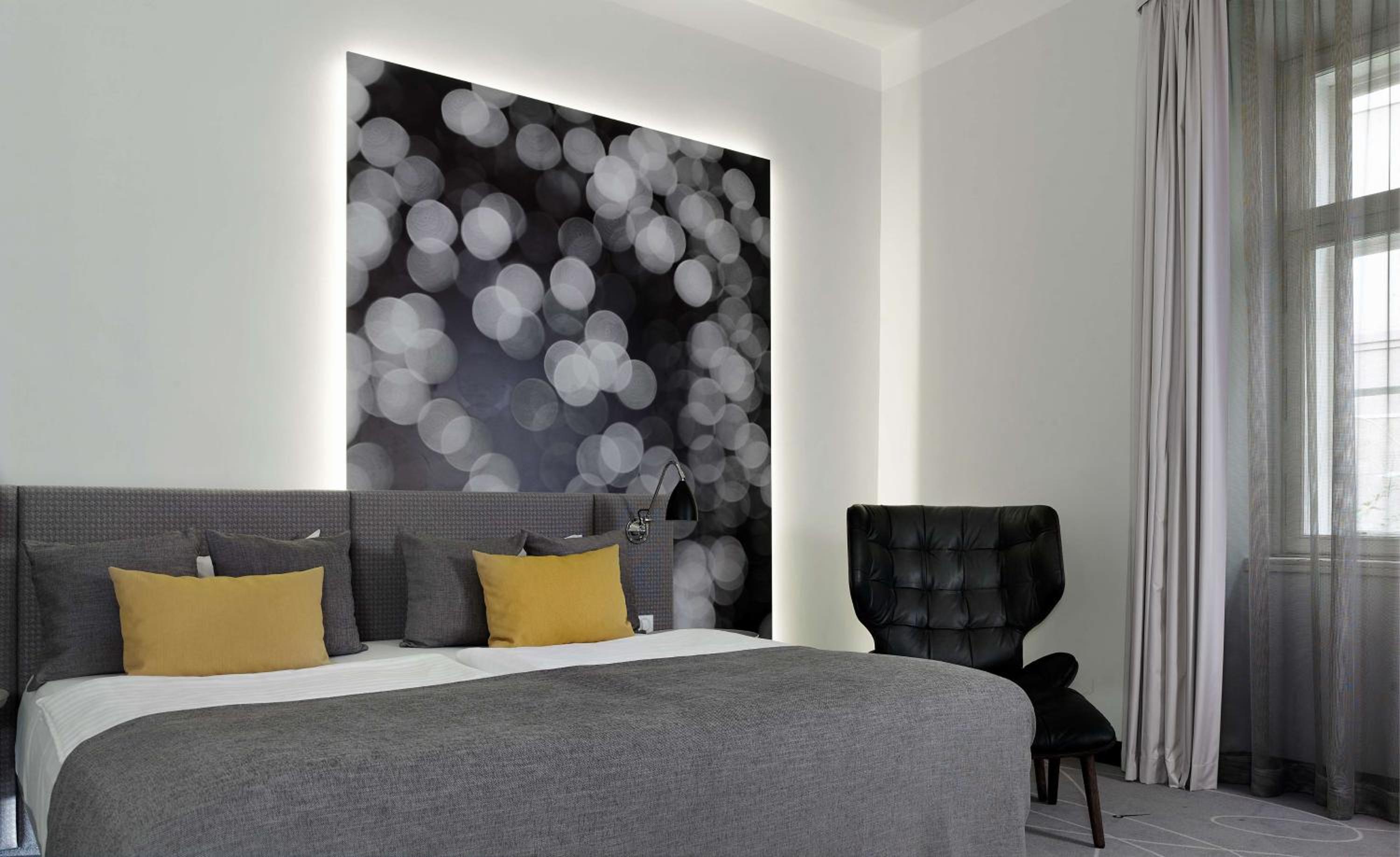 Bed & Sleeping Area