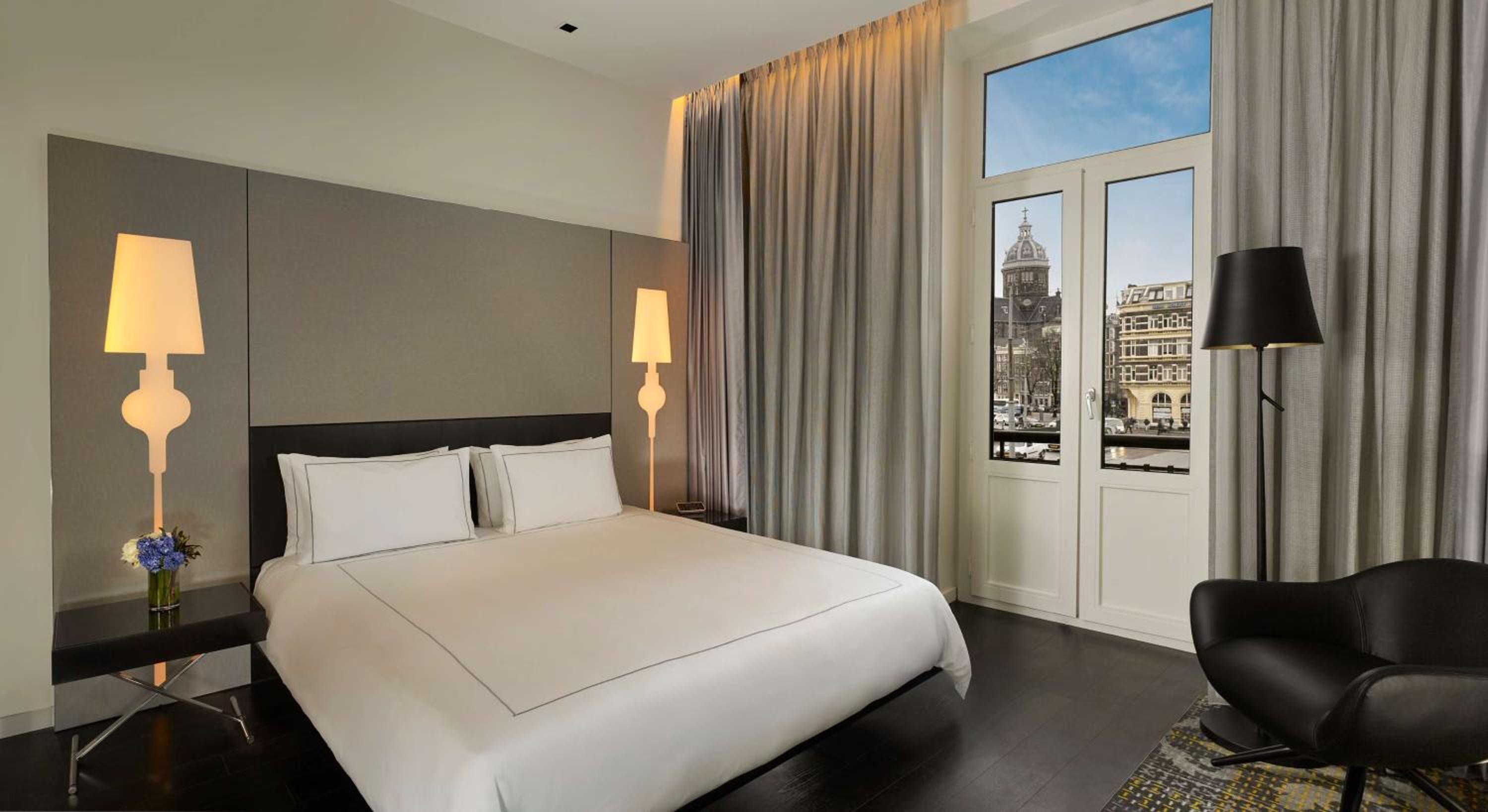 Superior King Room with Canal View - Photo 4